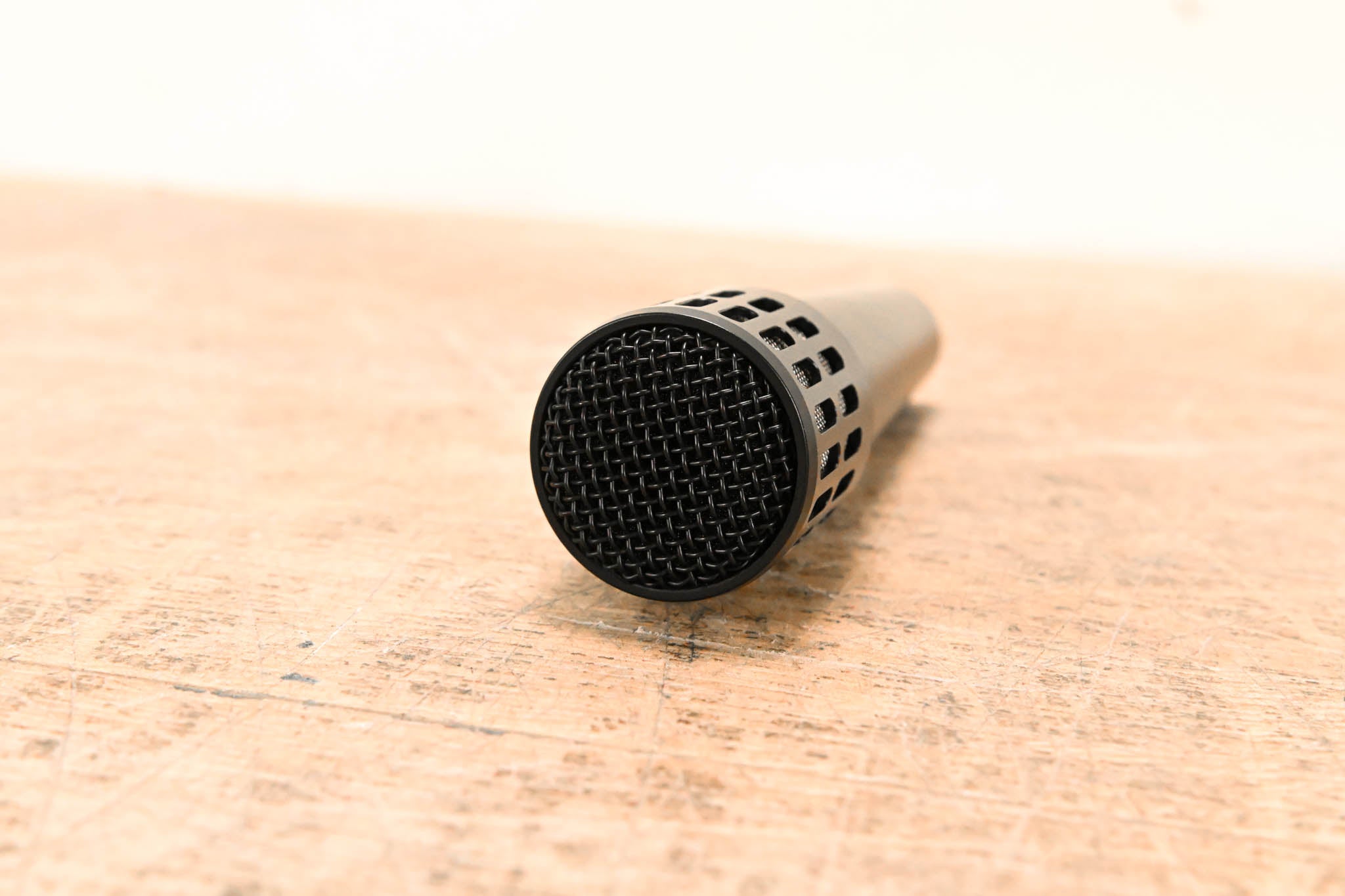 Audix i5 Cardioid Dynamic Instrument Microphone w/ CabGrabber Mic Clamp
