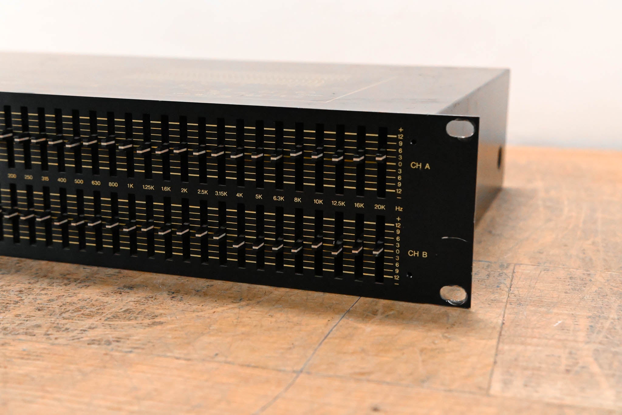 Yamaha Q2031A 2-Channel 31-Band Graphic Equalizer