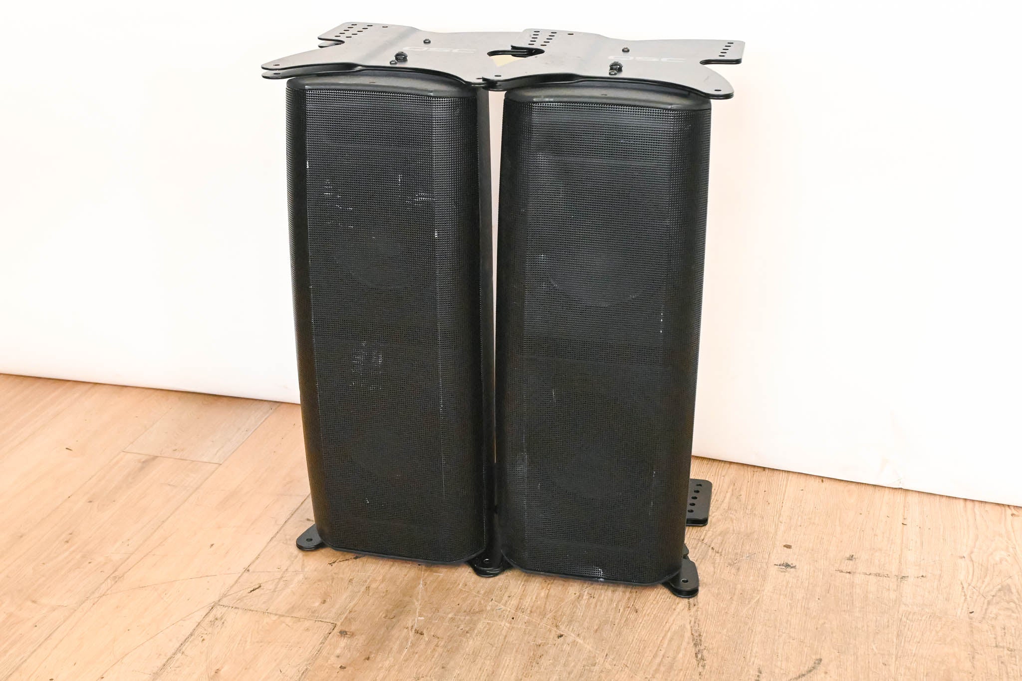 QSC WL2082-i Installation Line Array Loudspeaker (PAIR)