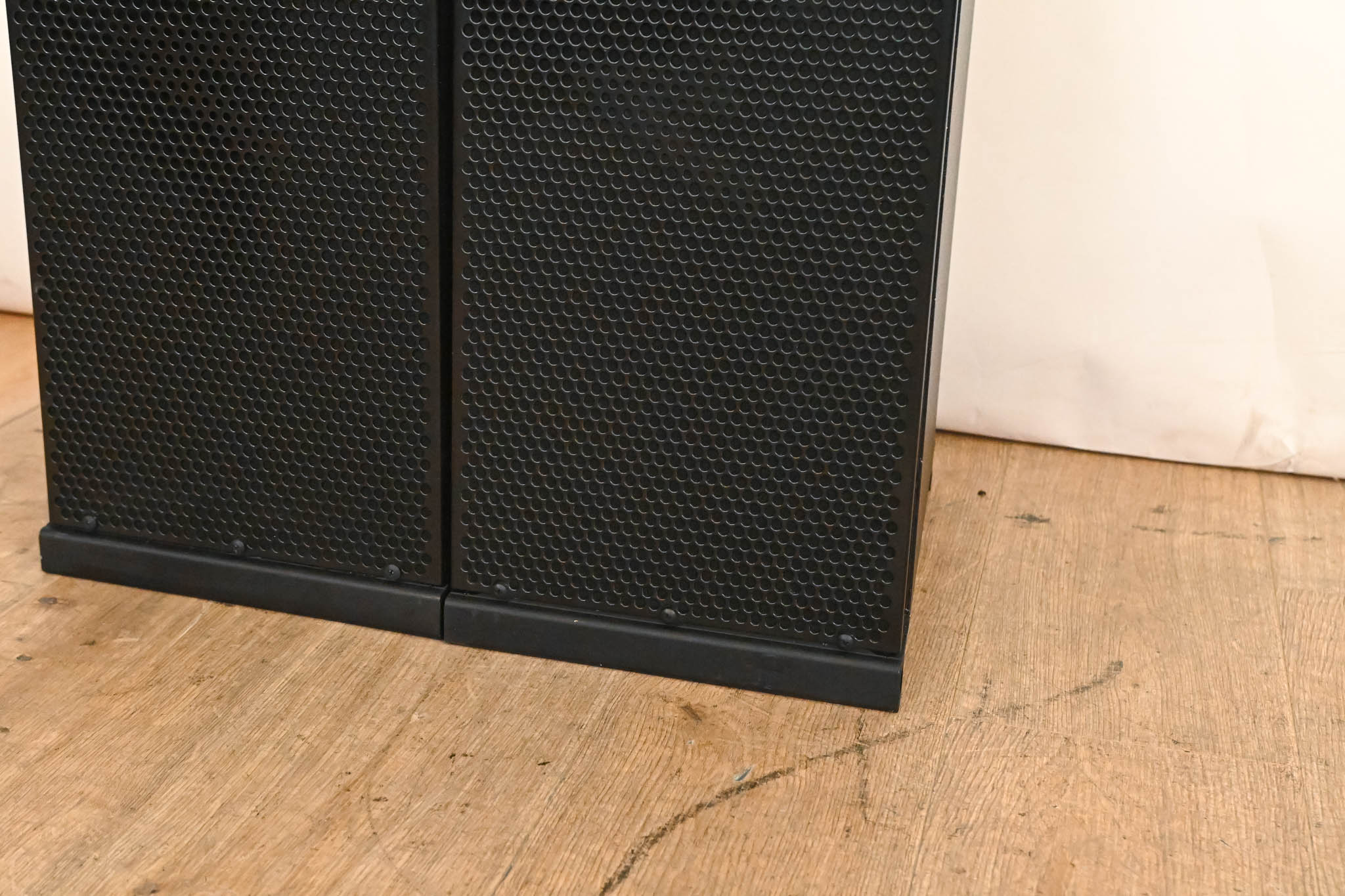 Electro-Voice (EV) XLE181 8" 2-Way Passive Line Array Speaker (PAIR)