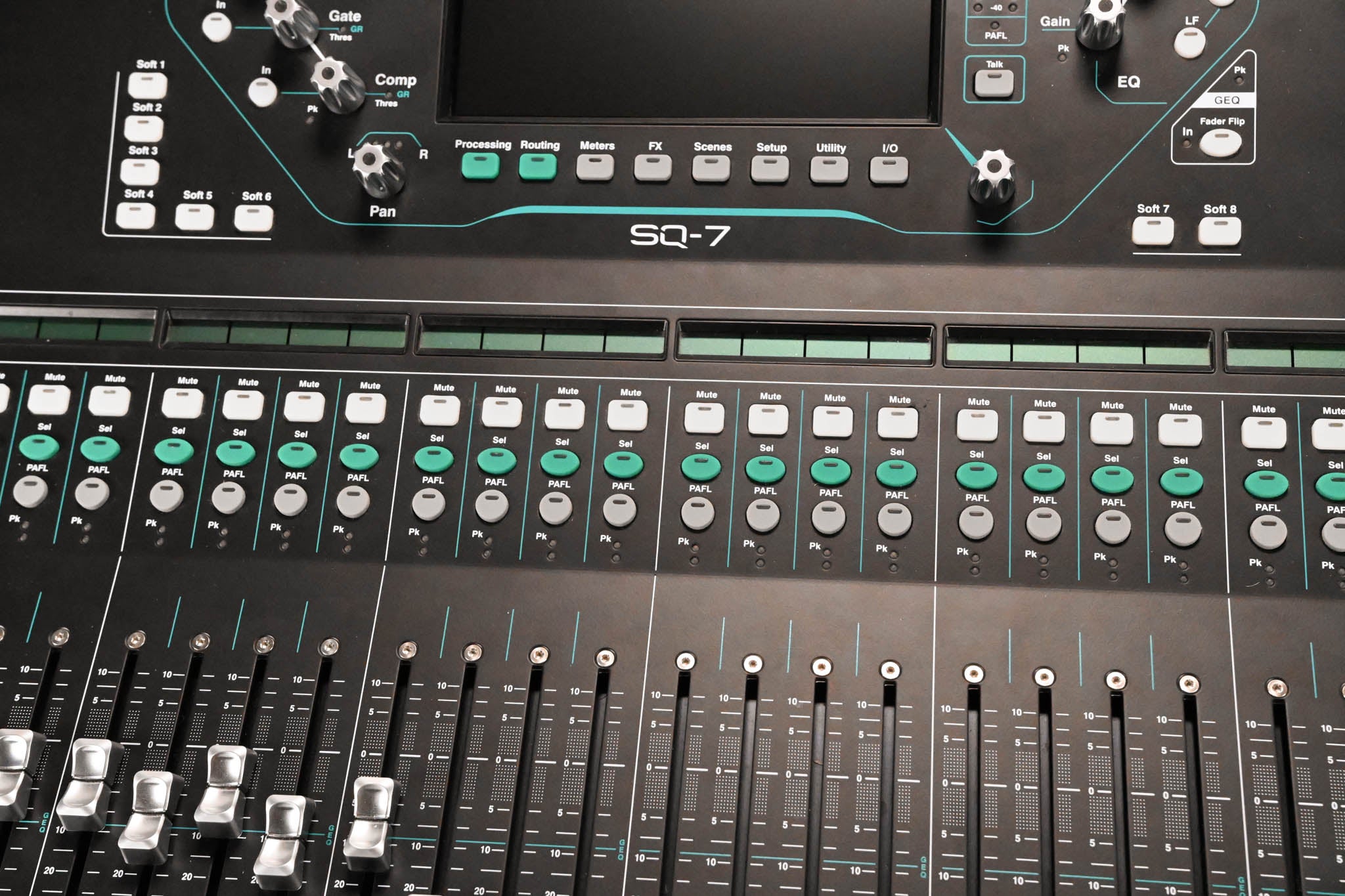 Allen & Heath SQ-7 48-Channel / 36-Bus Digital Mixer