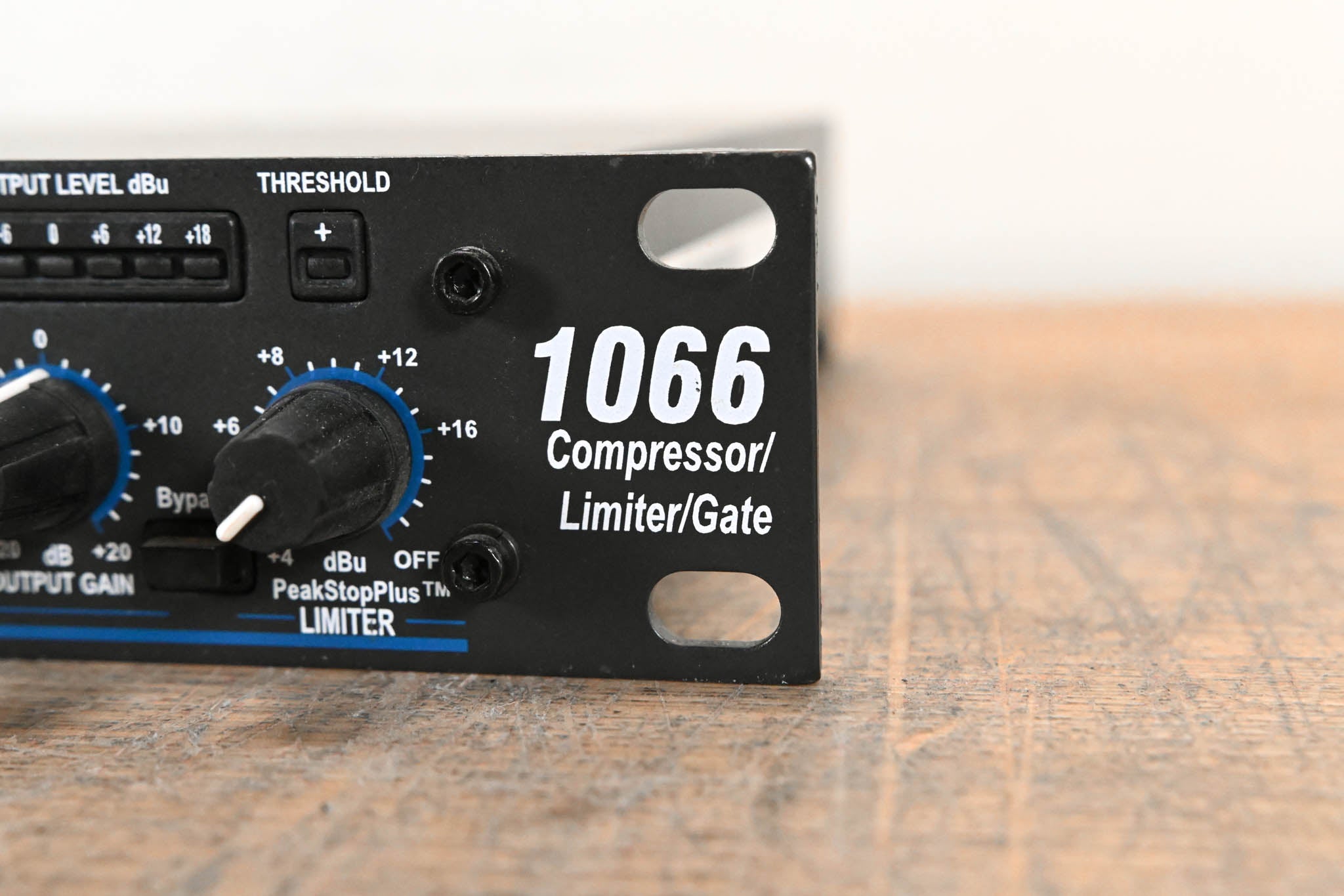 dbx 1066 2-Channel Compressor/Limiter/Gate CG009DF