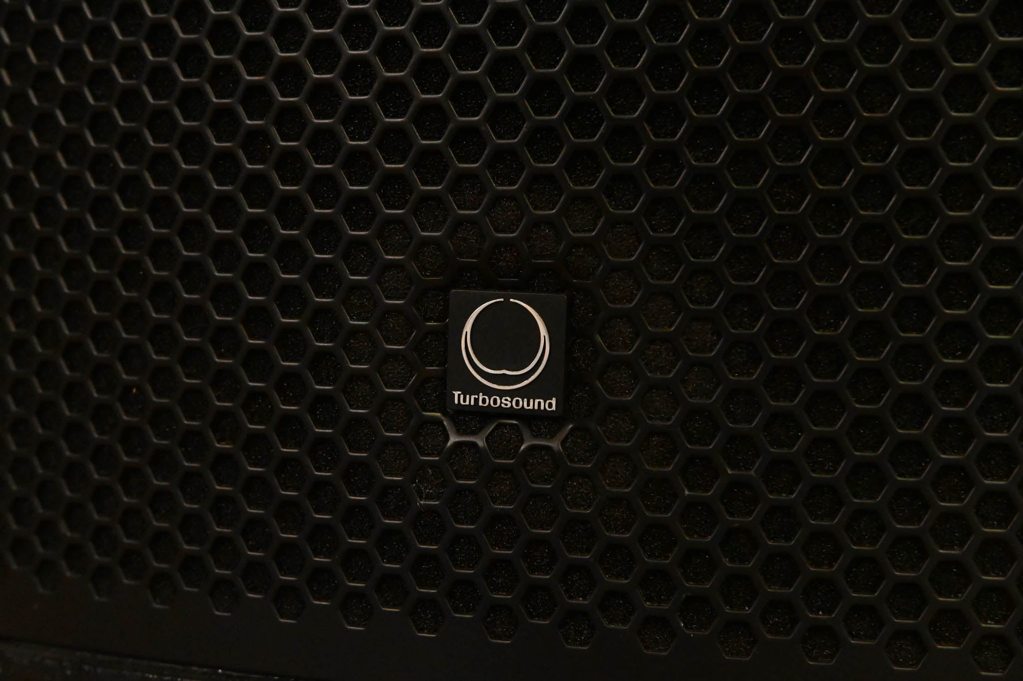 Turbosound NuQ102-AN 10" 600W Loudspeaker w/ Klark Teknik DSP & Ultranet