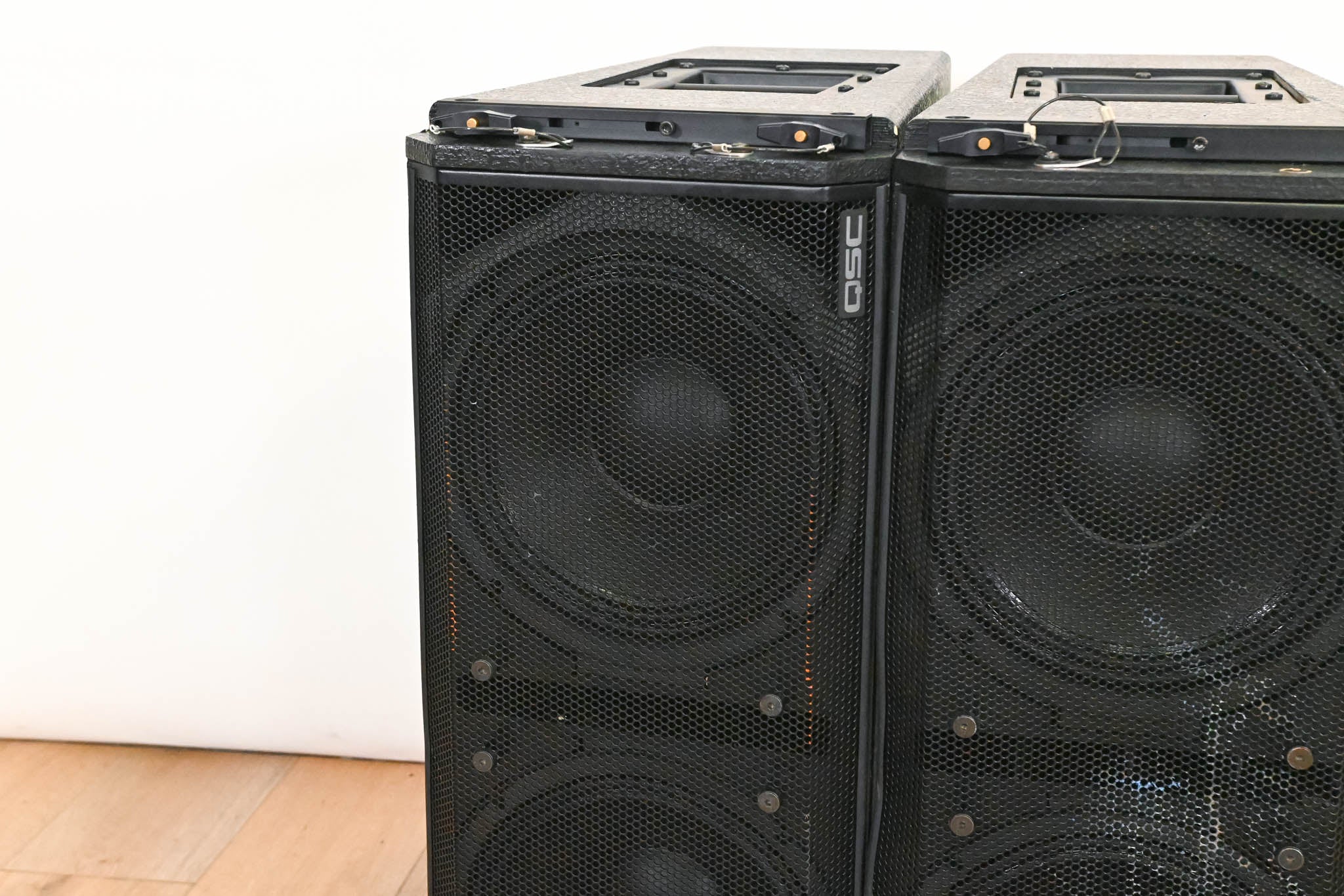 QSC WideLine-10 Dual 10-Inch Wide Line Array Speaker (PAIR)