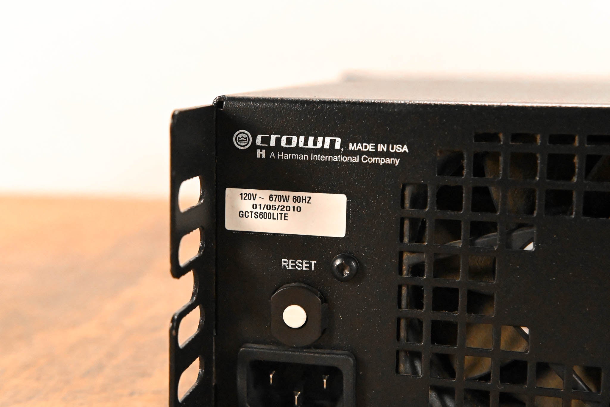 Crown CTs 600 Two-Channel 300W Power Amplifier