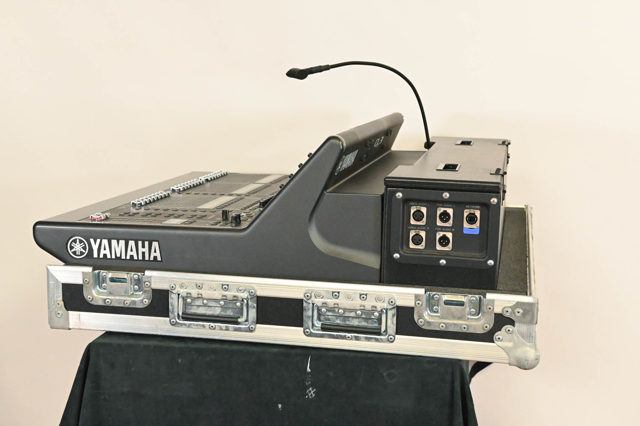 Yamaha CL3 Digital Audio Mixing Console with Road Case