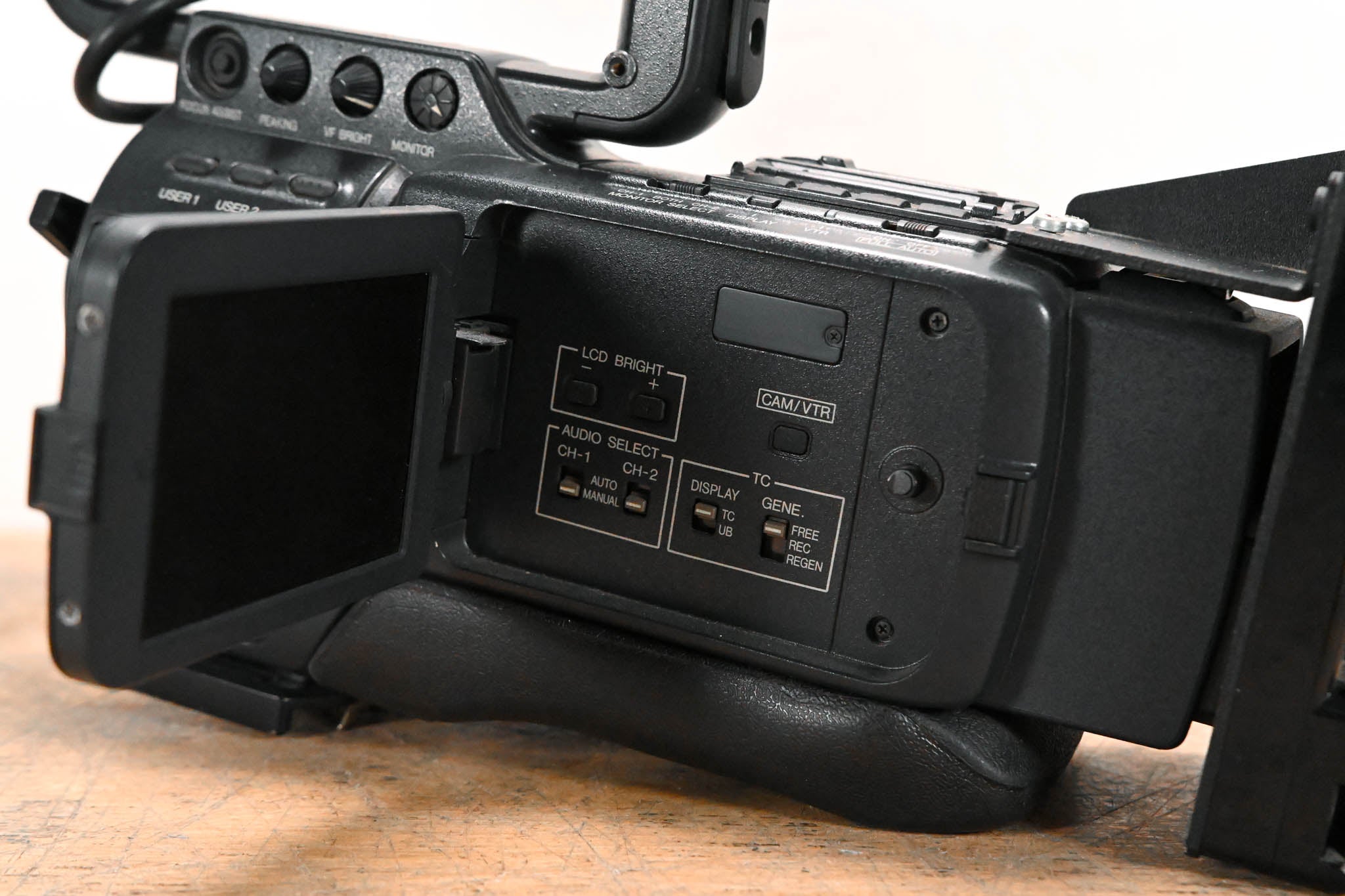 JVC GY-HD100 High Definition 3-CCD MiniDV Professional Camcorder