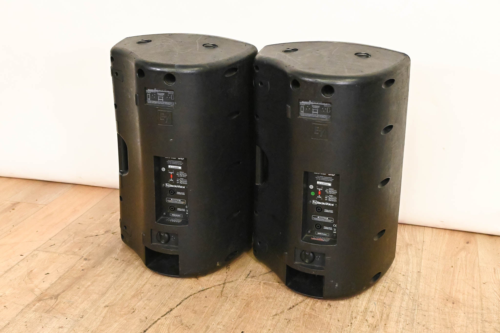 Electro-Voice (EV) ZX5-60 15" Passive 600W Speaker (PAIR) w/ Road Case