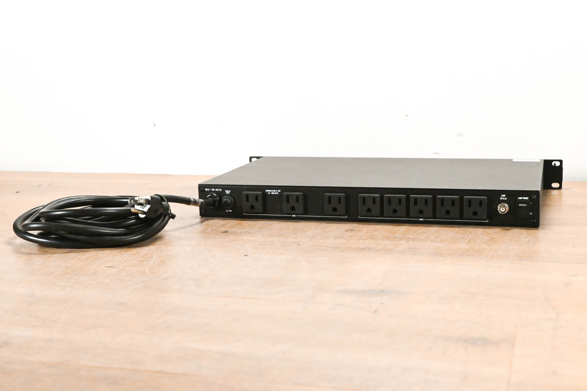 Furman PL-8C 15A Classic Series Power Conditioner with Lights