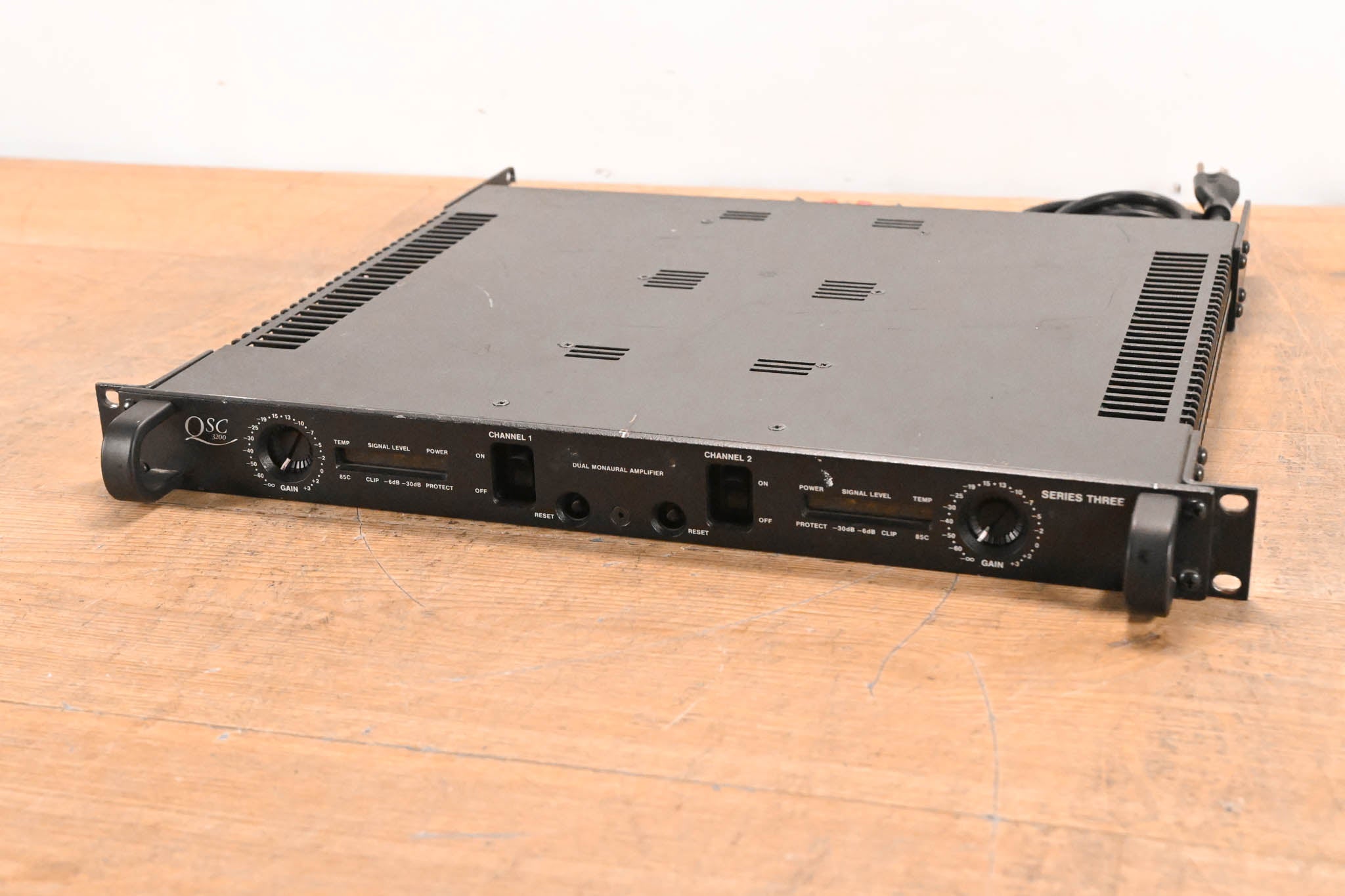 QSC 3200 Series Three 2-Channel Power Amplifier