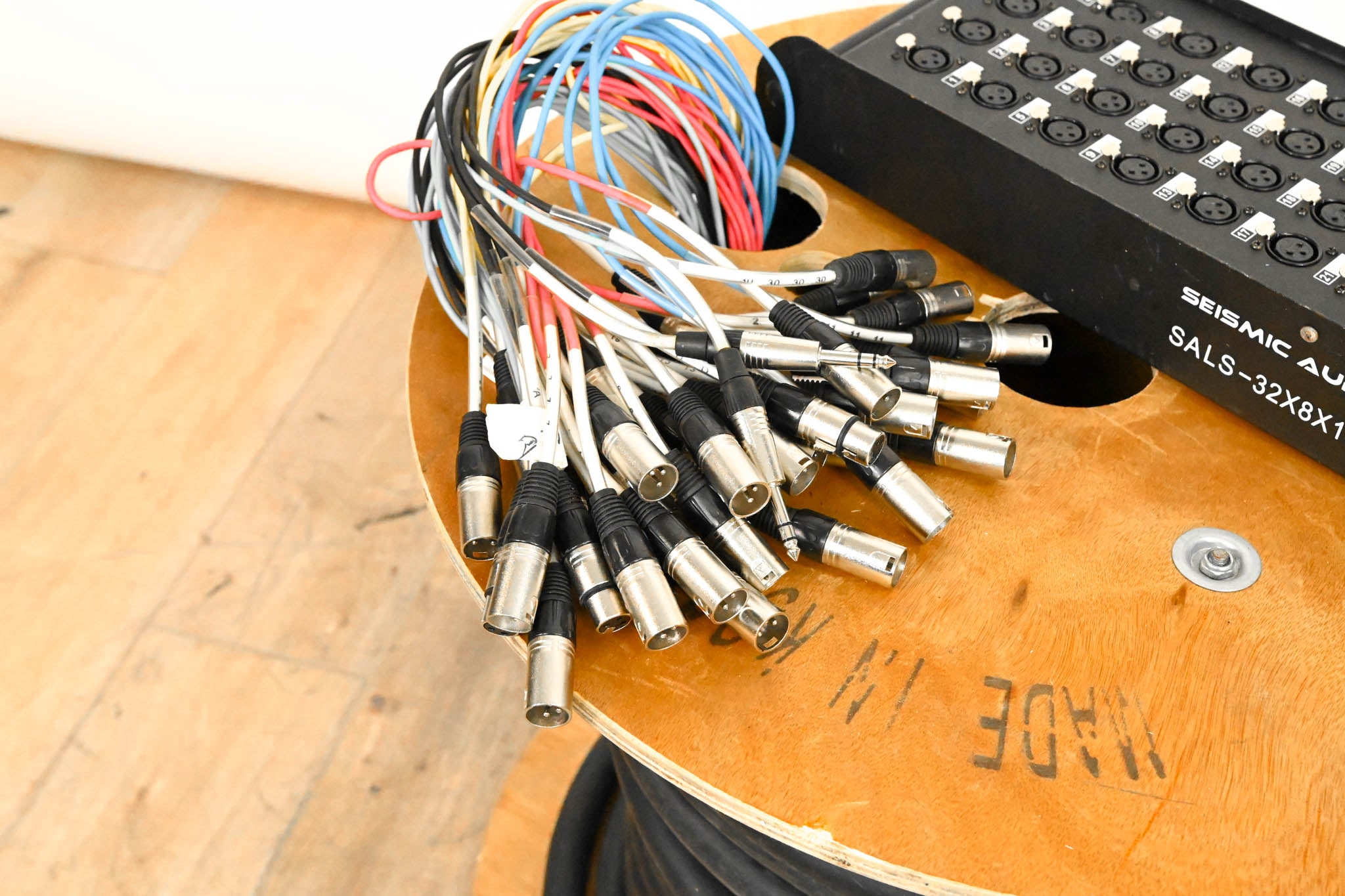 Seismic Audio SALS-32x8x150 32-Channel Snake with 8 Returns - 150 ft