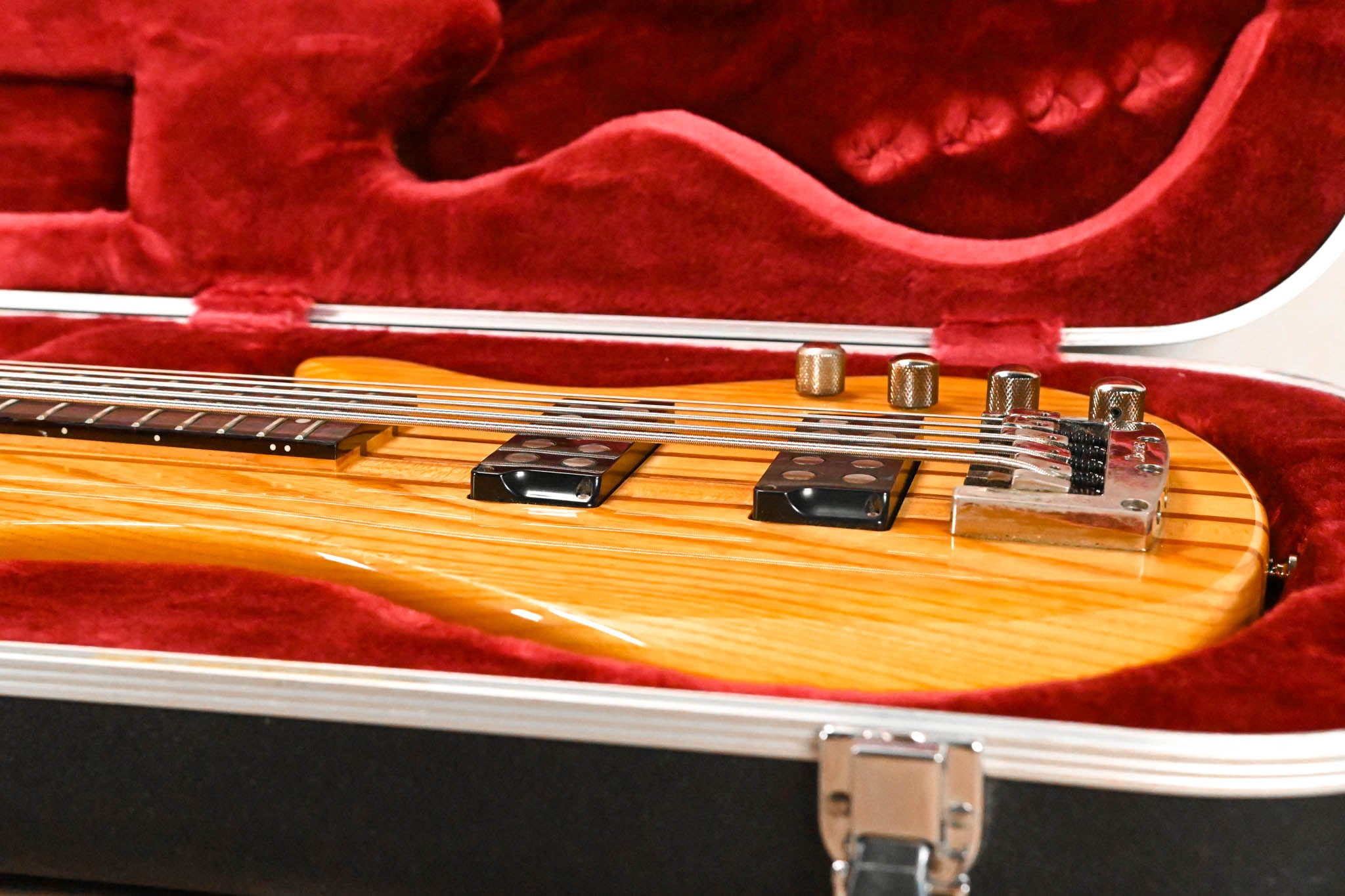 Ibanez SOUNDGEAR SRX705 5 String Standard Bass Guitar w/ Hard Case