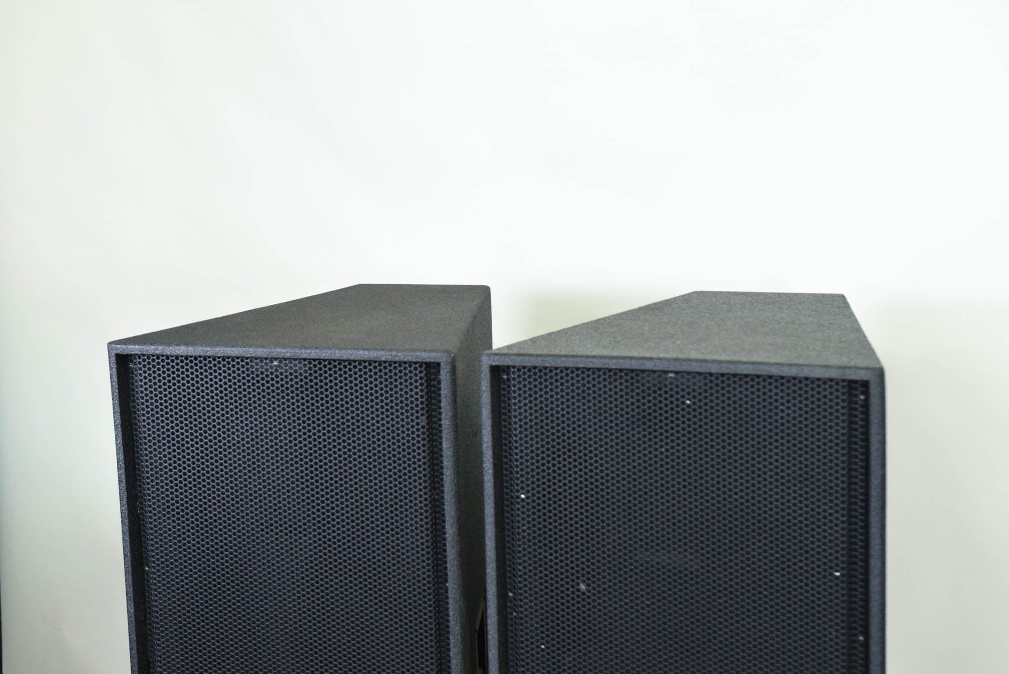 Yamaha C215V Dual 15-inch 2-Way Passive Loudspeaker (PAIR)