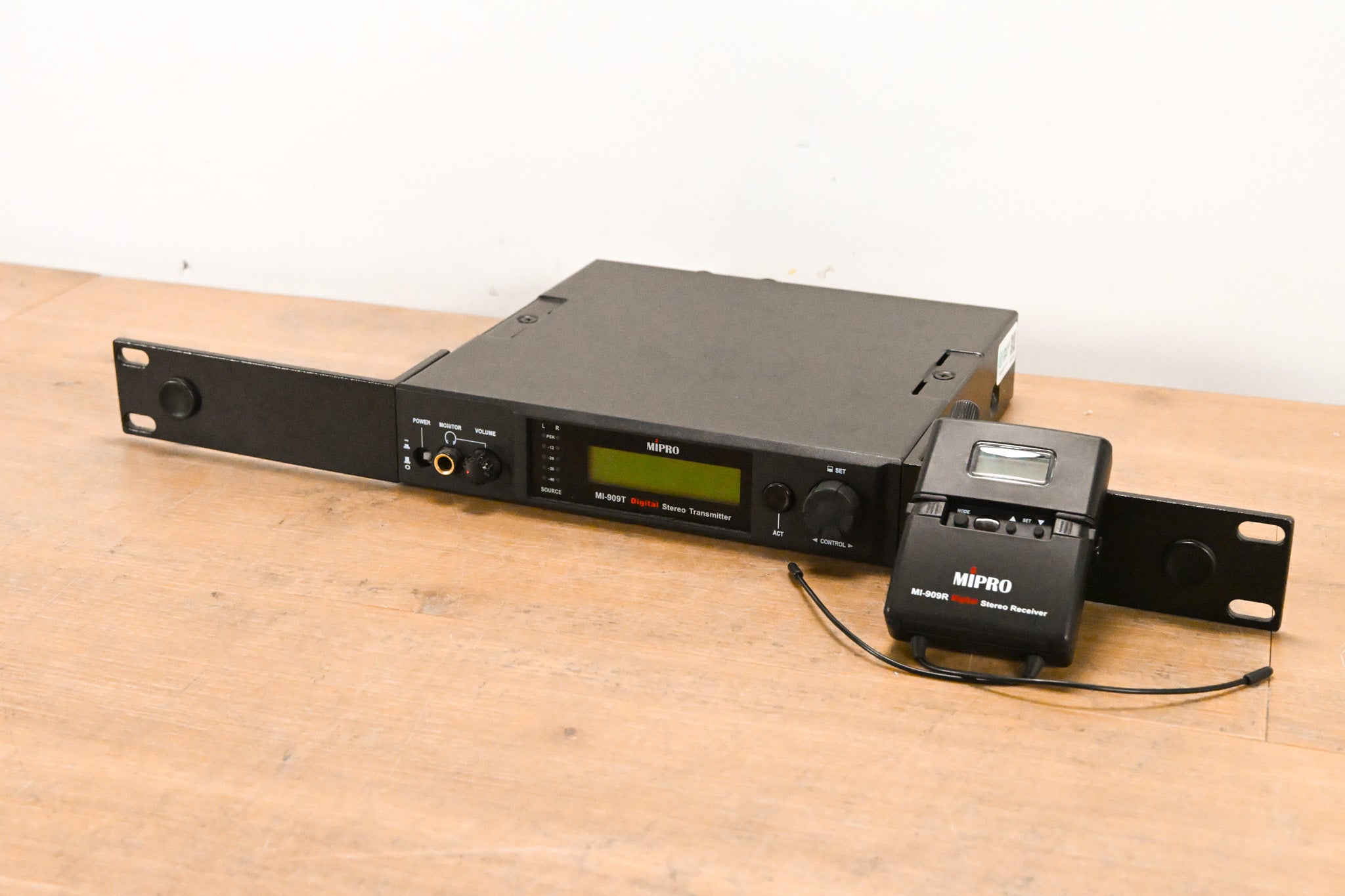 Mipro MI-909T/R Digital IEM System - 5E Range: 480-544 MHz (NO PSU)