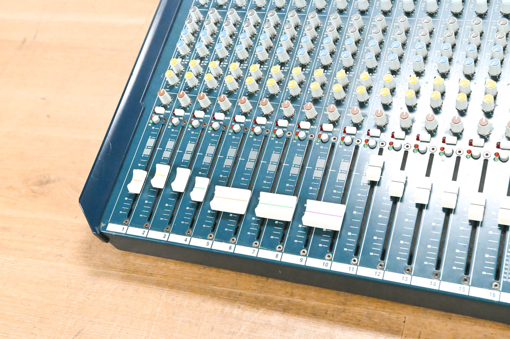 Allen & Heath MixWizard WZ3 16:2 16-Channel Analog Mixer