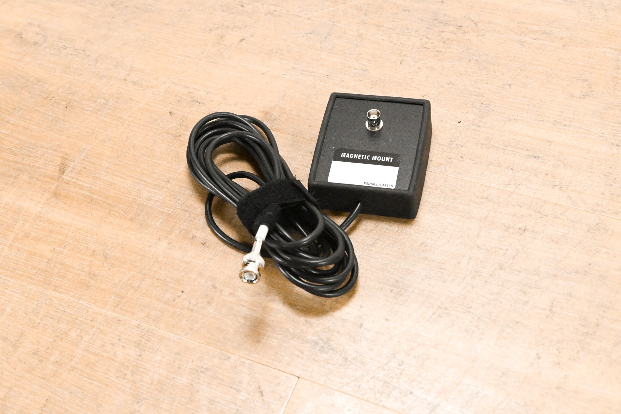 Radiall / Larsen BNC-BNC Magnet Mount