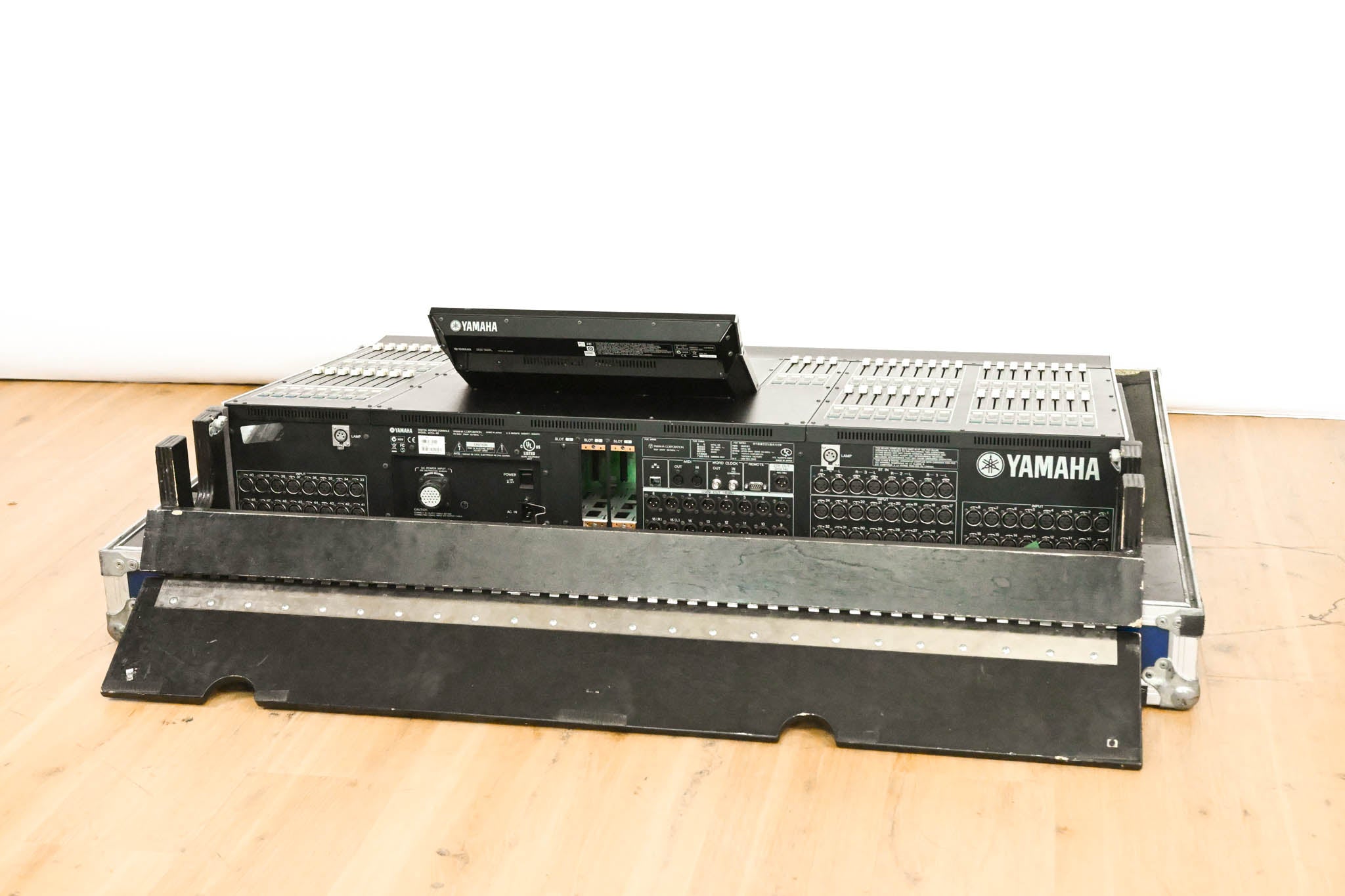 Yamaha M7CL-48 48-Channel Digital Audio Mixing Console with Road Case