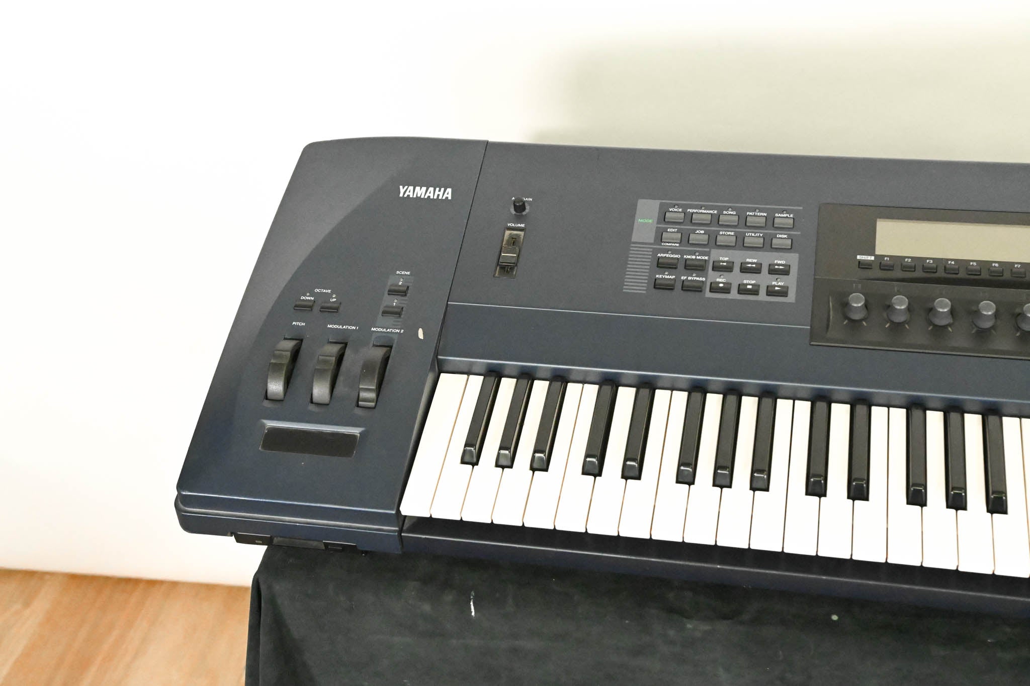 Yamaha EX5 76-key Synthesizer Workstation