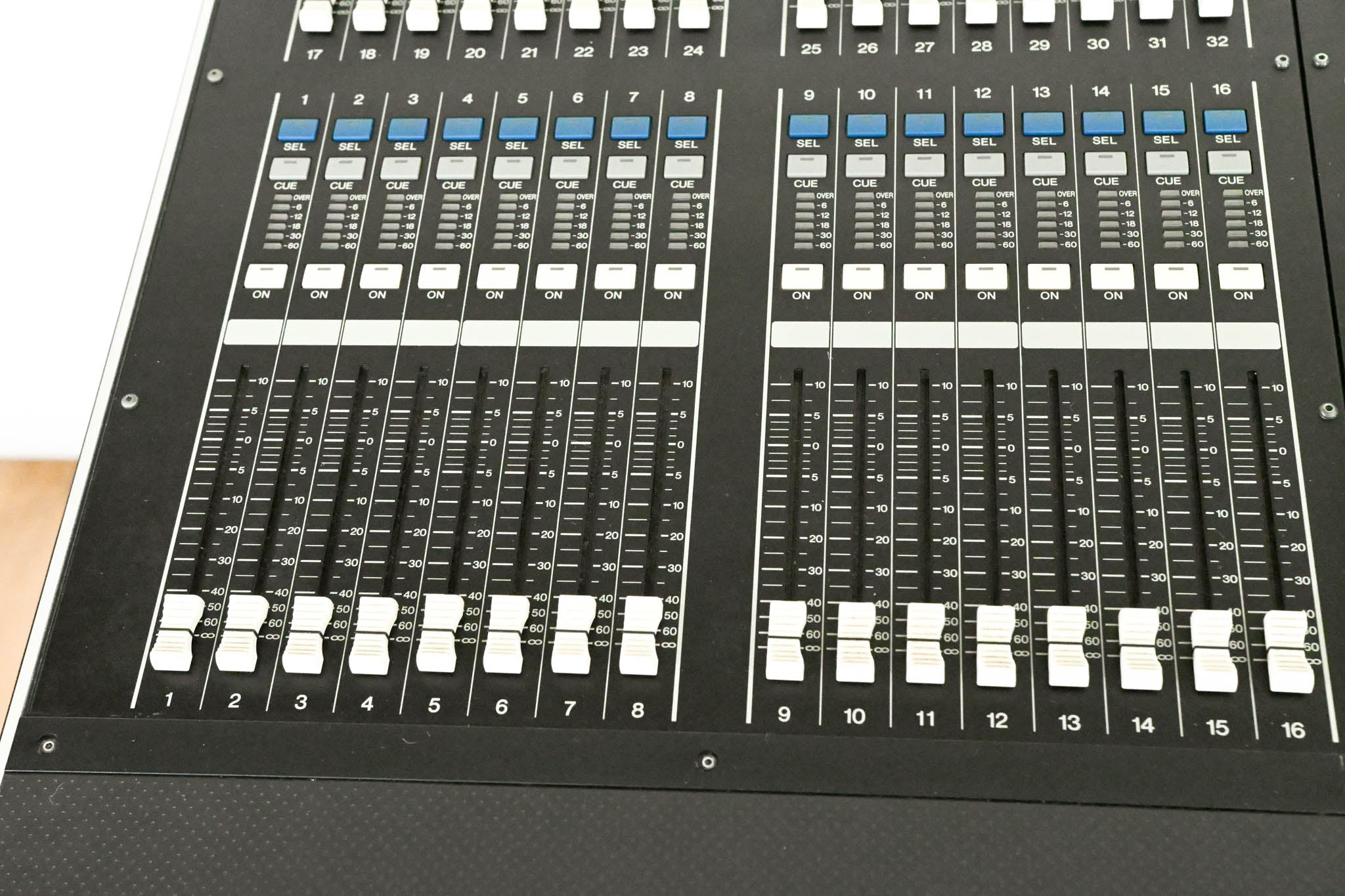 Yamaha M7CL-48 48-Channel Digital Audio Mixing Console