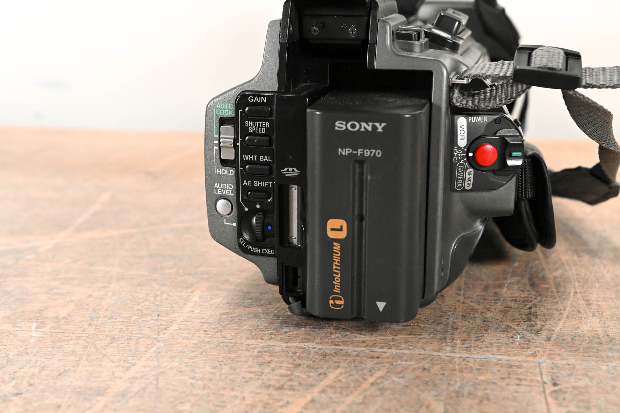 Sony DSR-PD170 3-CCD Mini DVCAM Camcorder