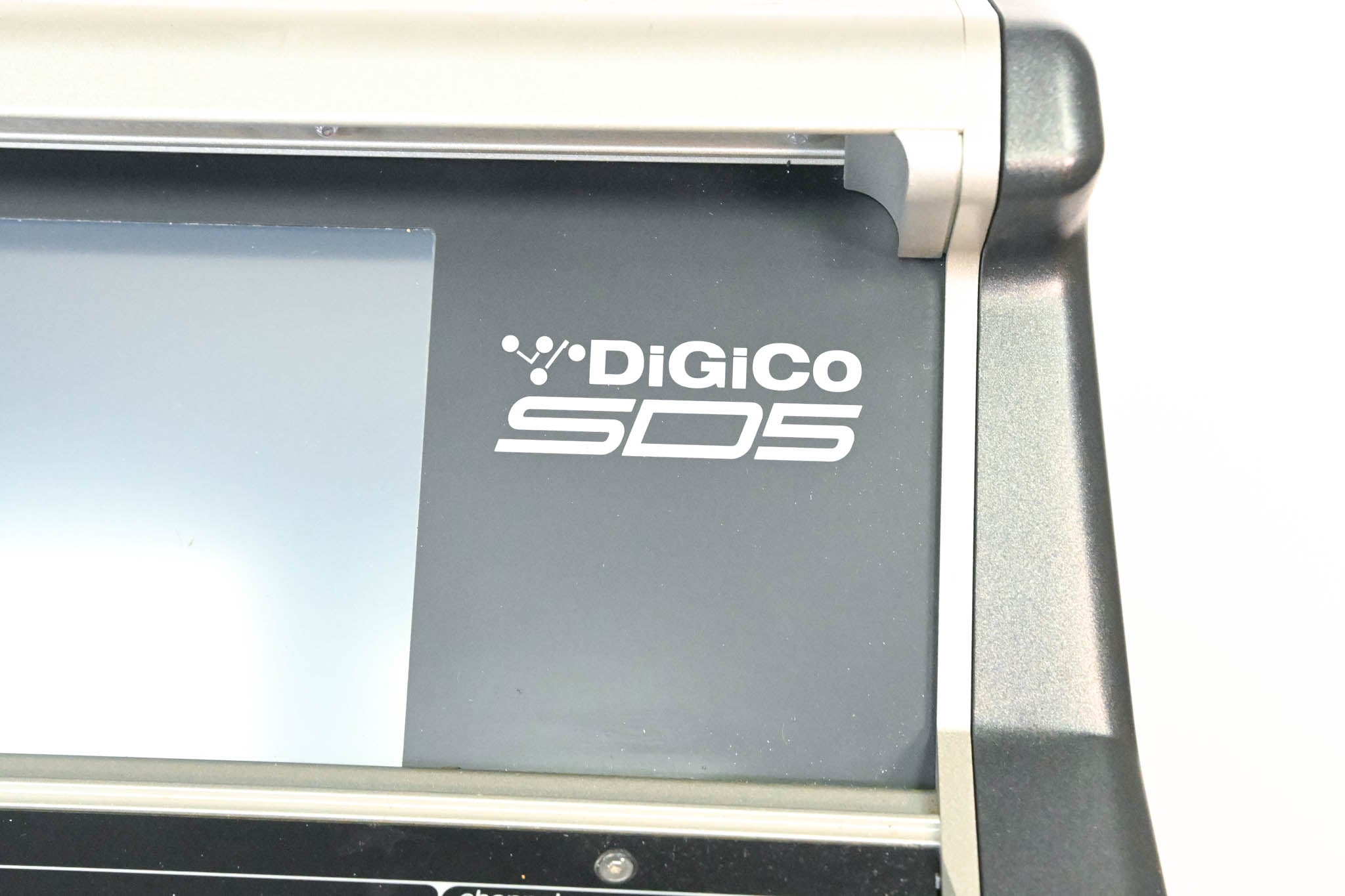 DiGiCo SD5 Digital Mixing Console w/ Waves Card, ST Optical & Road Case