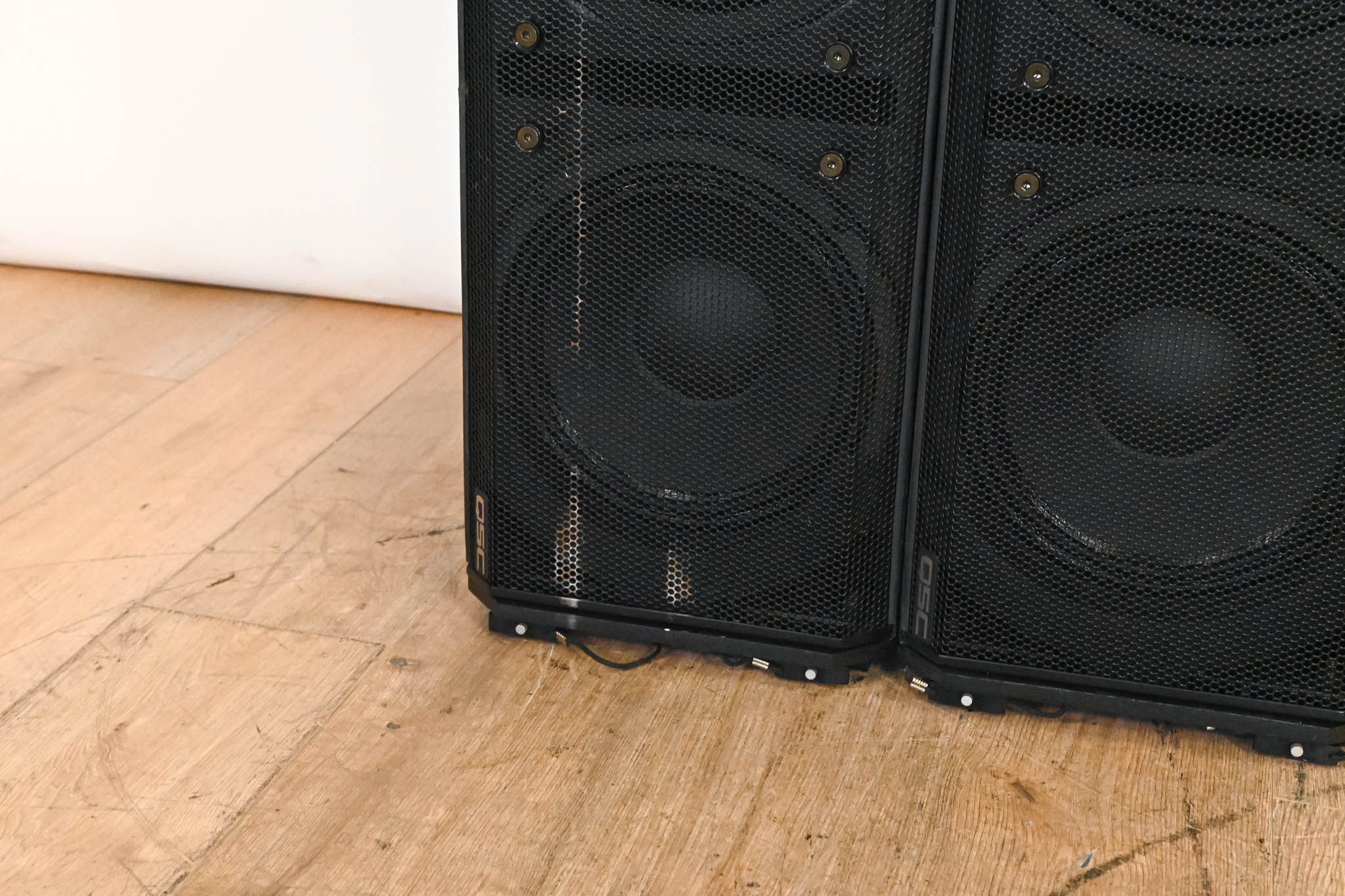 QSC WideLine-10 Dual 10-Inch Wide Line Array Speaker (PAIR)