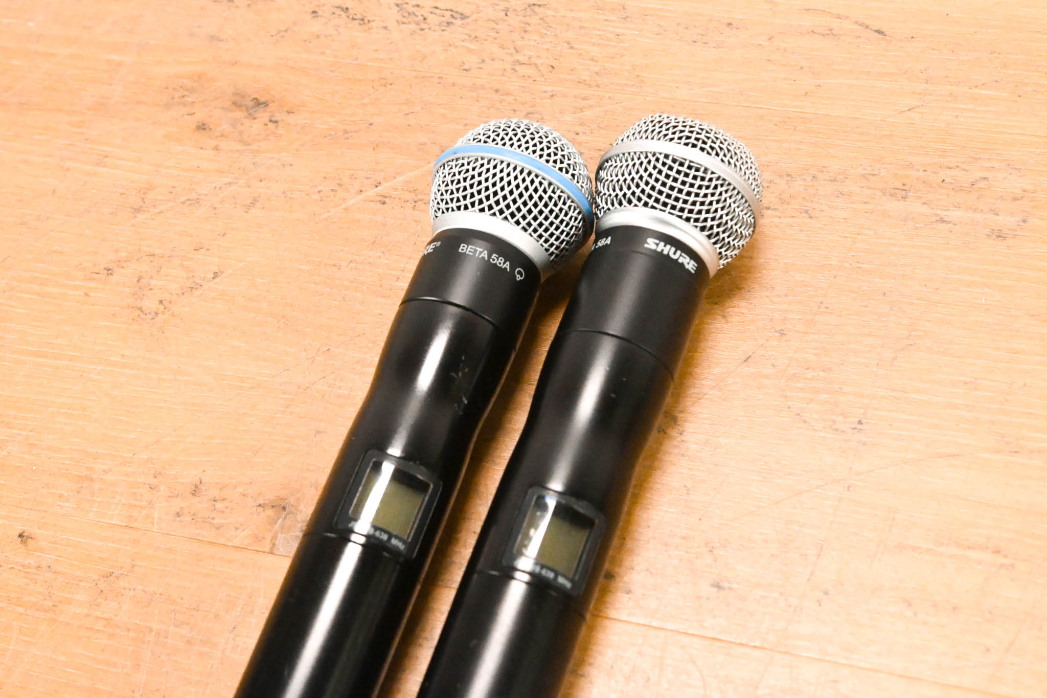 Shure UR4D+ Dual Wireless Receiver with UR2/BETA58A Mic Pair - J5 Band
