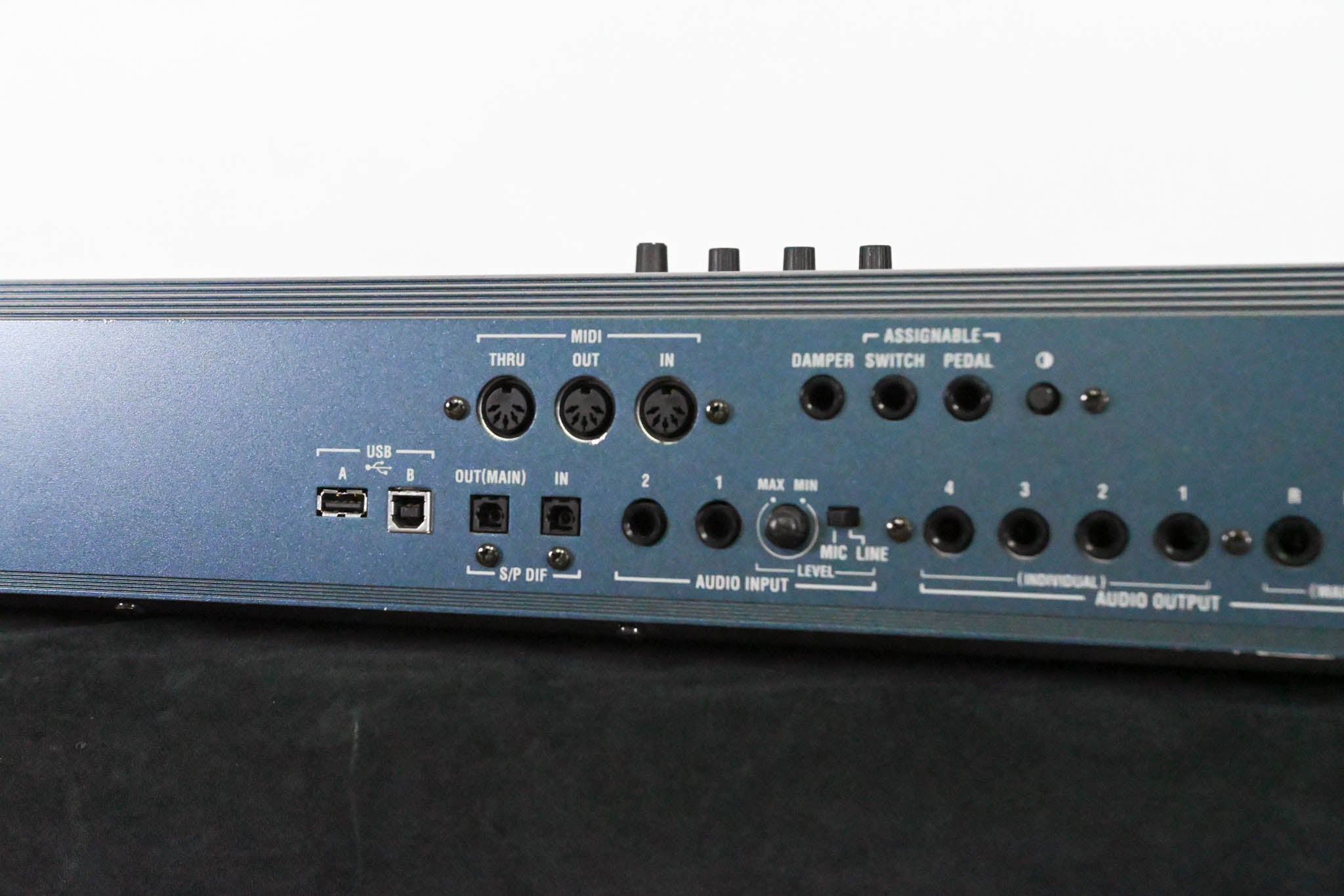 Korg Triton Extreme 76 76-Key 120-Voice Polyphonic Workstation