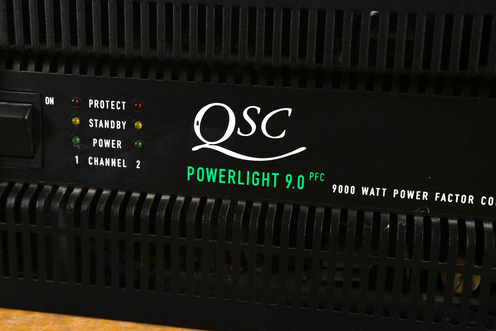 QSC PowerLight 9.0 PFC Power Factor Corrected 2-Channel Power Amplifier