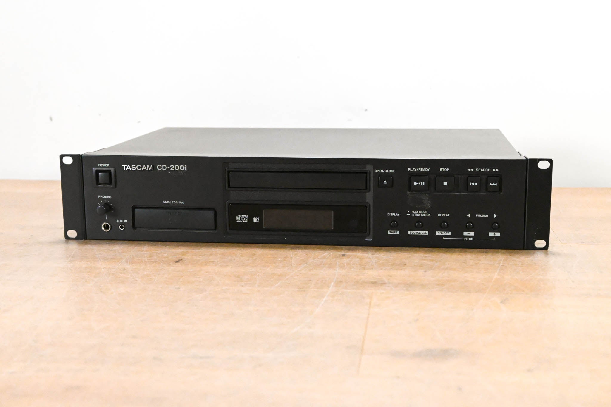 TASCAM CD-200i Rackmountable CD Player with iPod Dock