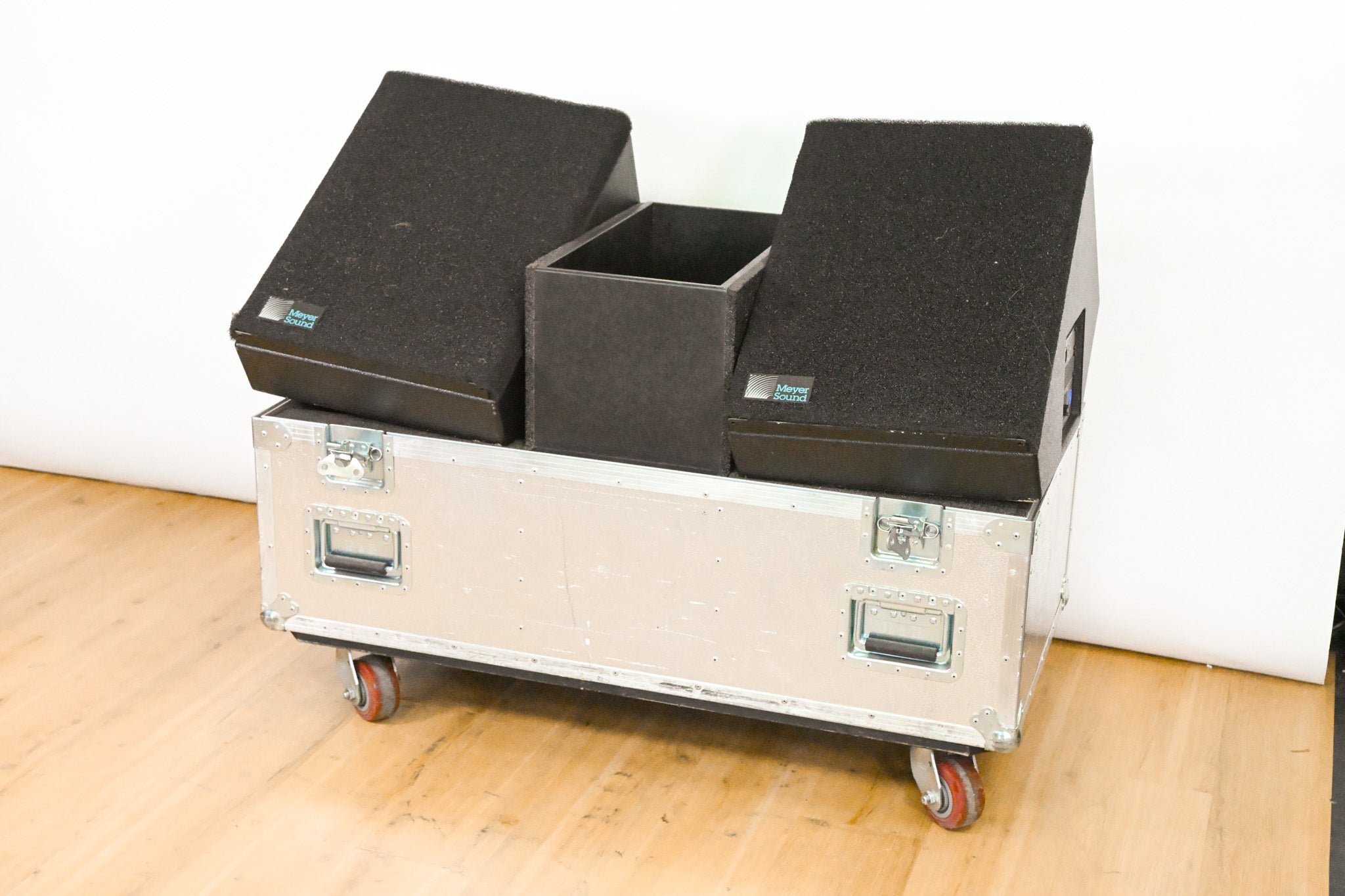 Meyer Sound UM-1P 12" Powered Stage Monitor Speaker (PAIR) w/ Road Case