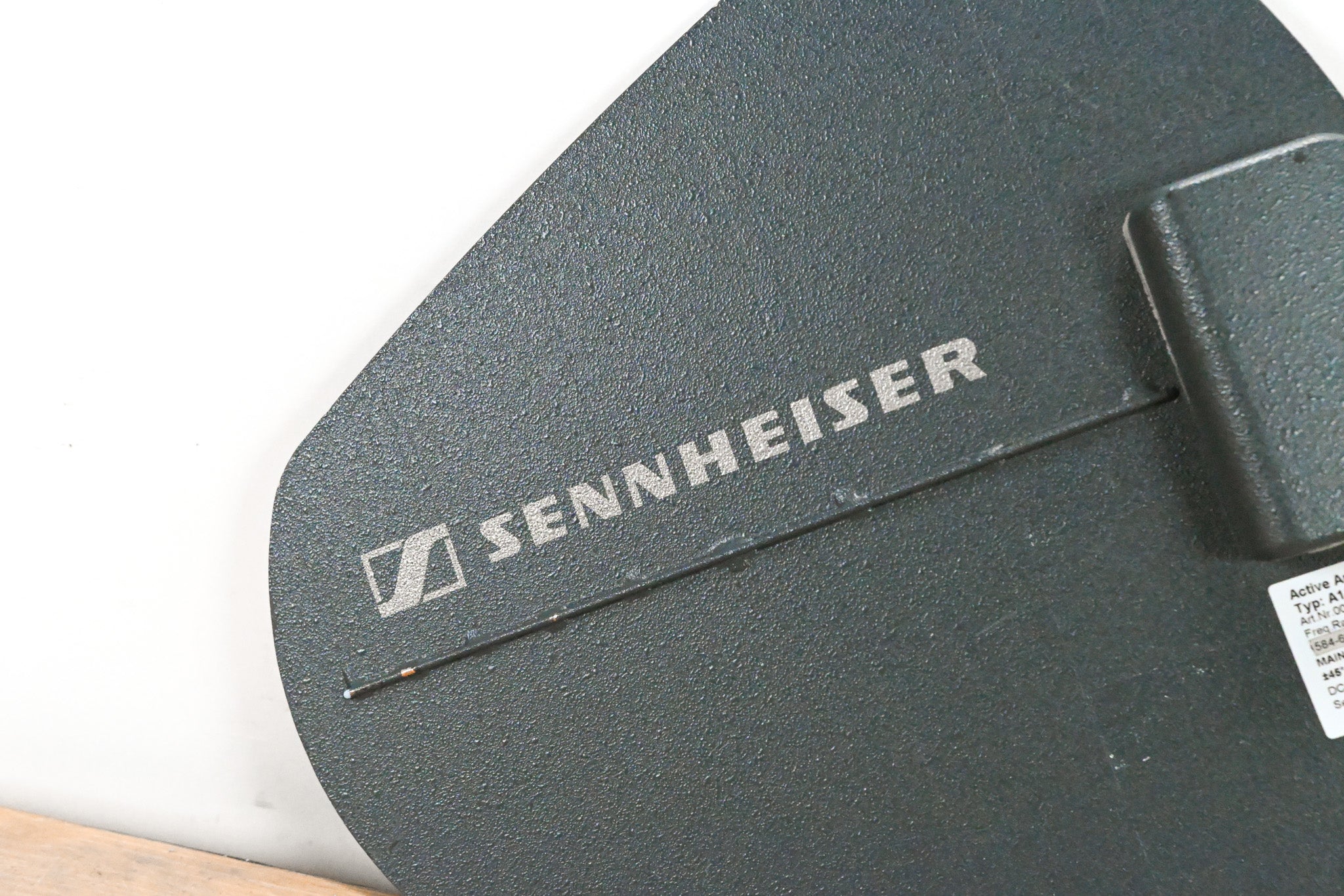 Sennheiser A12AD-UHF Active Antenna 584-608 MHz