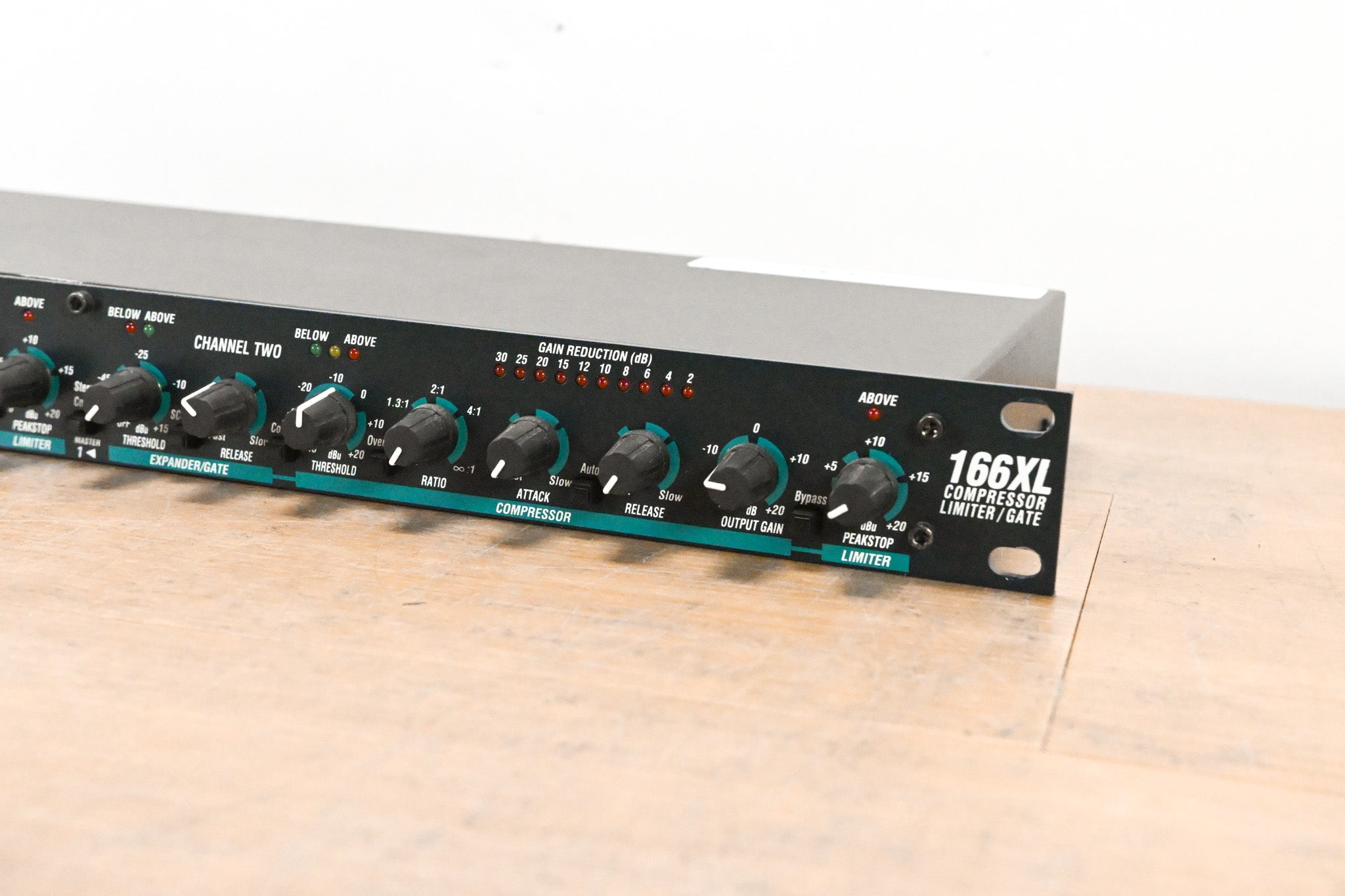 dbx 166XL 2-Channel Compressor/Limiter/Gate