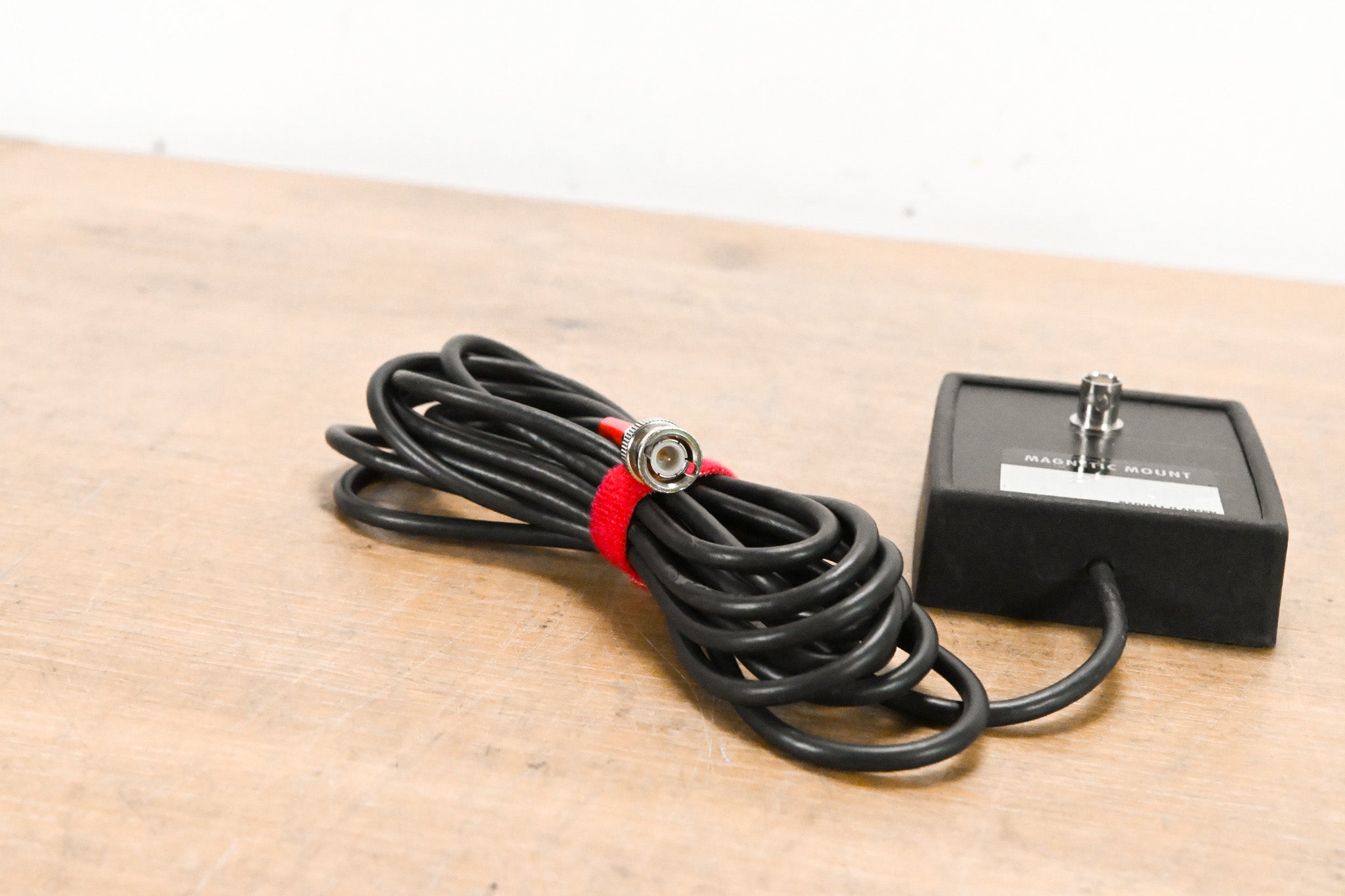 Radiall / Larsen BNC-BNC Magnet Mount