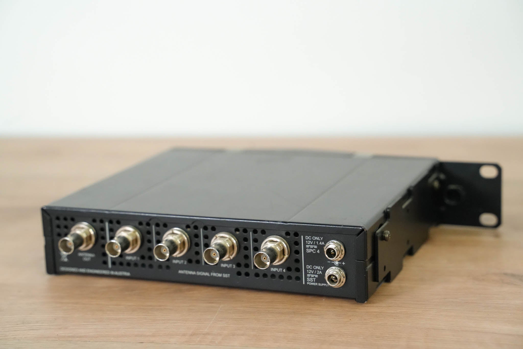 AKG IVM SPC4 Antenna Combiner for IVM4 - 500-865 MHz (NO POWER SUPPLY)