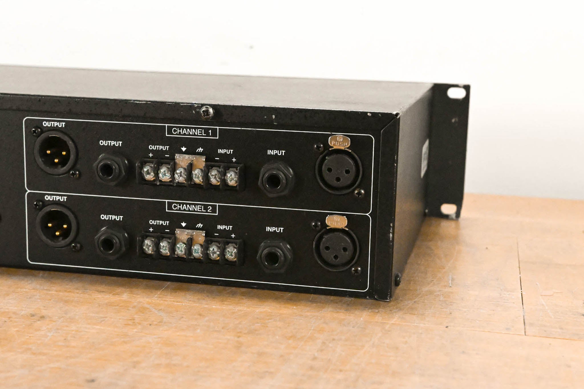 dbx 1215 Dual-Channel 15-Band Equalizer