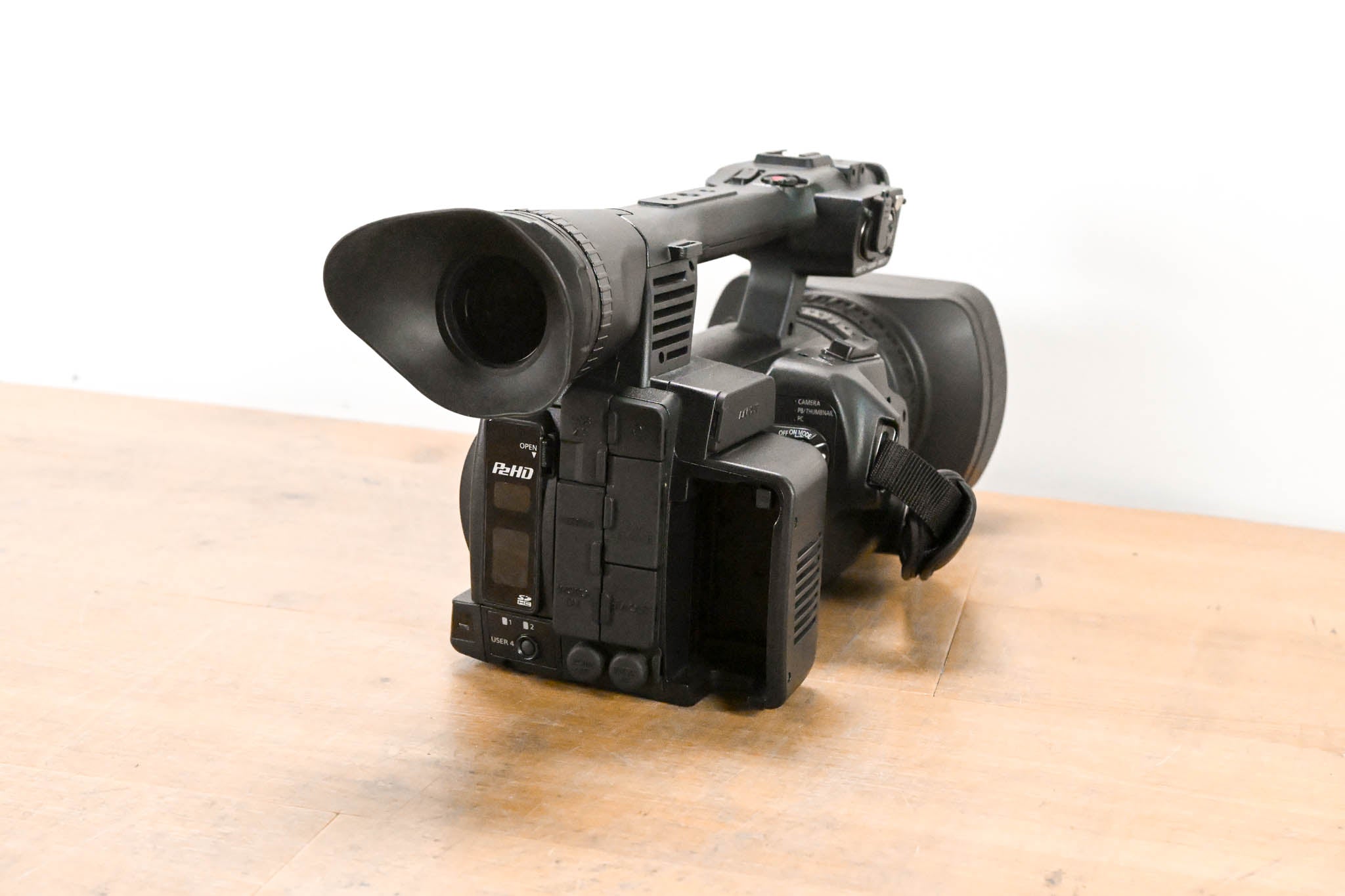 Panasonic AG-HPX250P P2 HD Handheld Camcorder