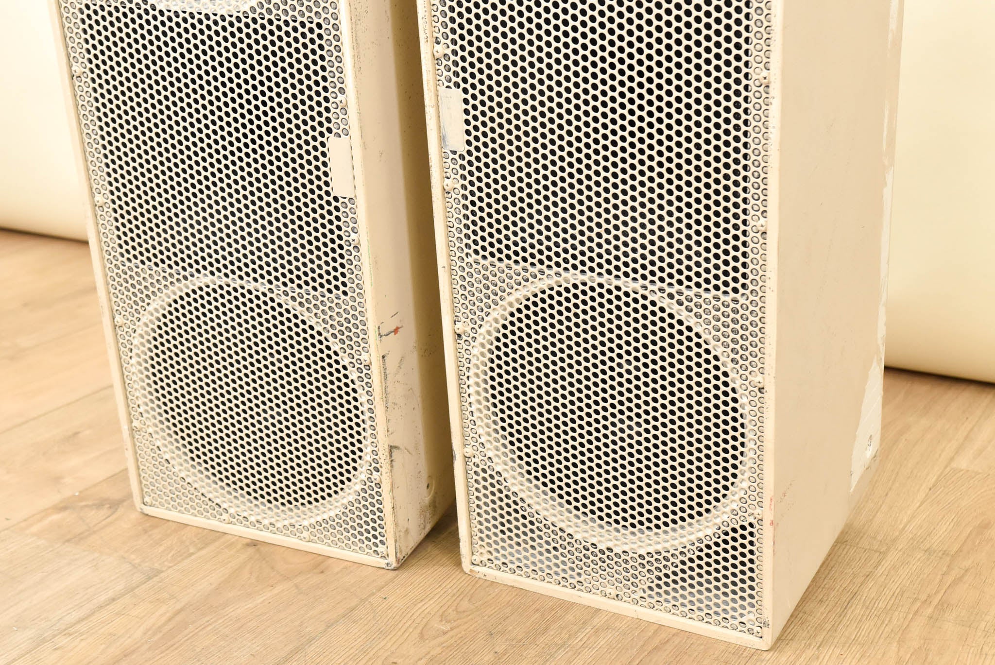 EAW UB82 2-Way Passive Full Range Loudspeaker (PAIR)