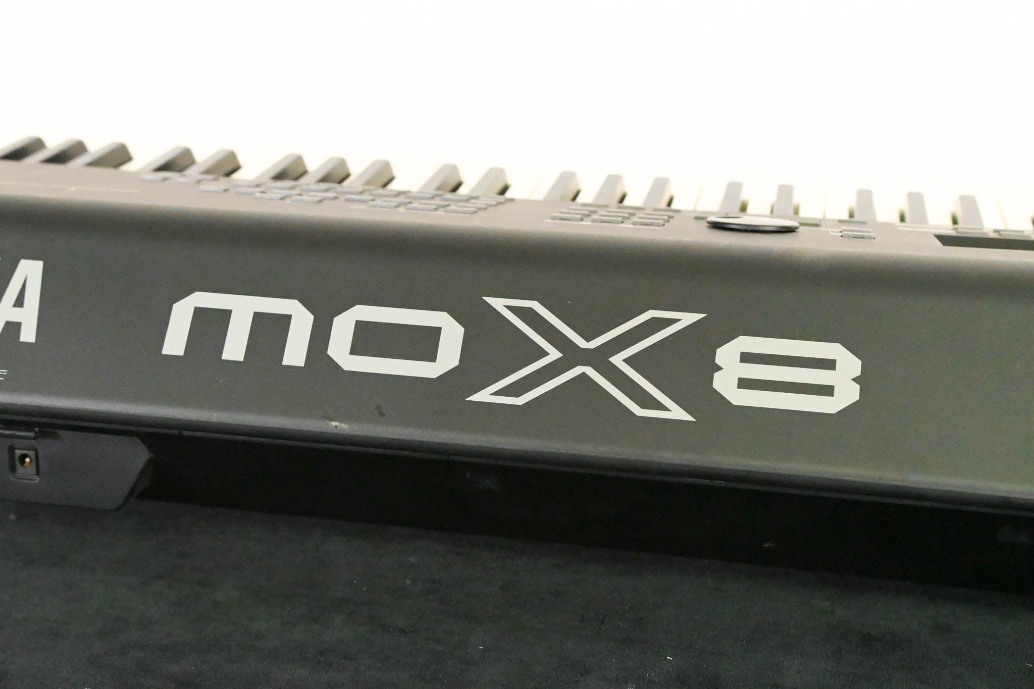 Yamaha MOX8 88-Key Synthesizer Workstation (NO POWER SUPPLY)