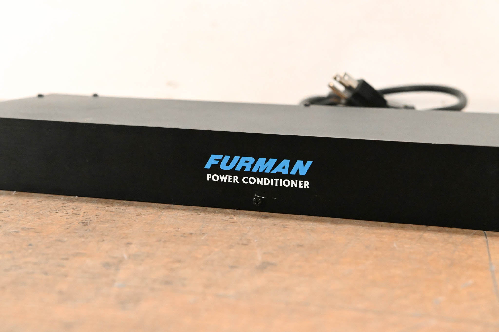 Furman M-8 8-Outlet Power Conditioner