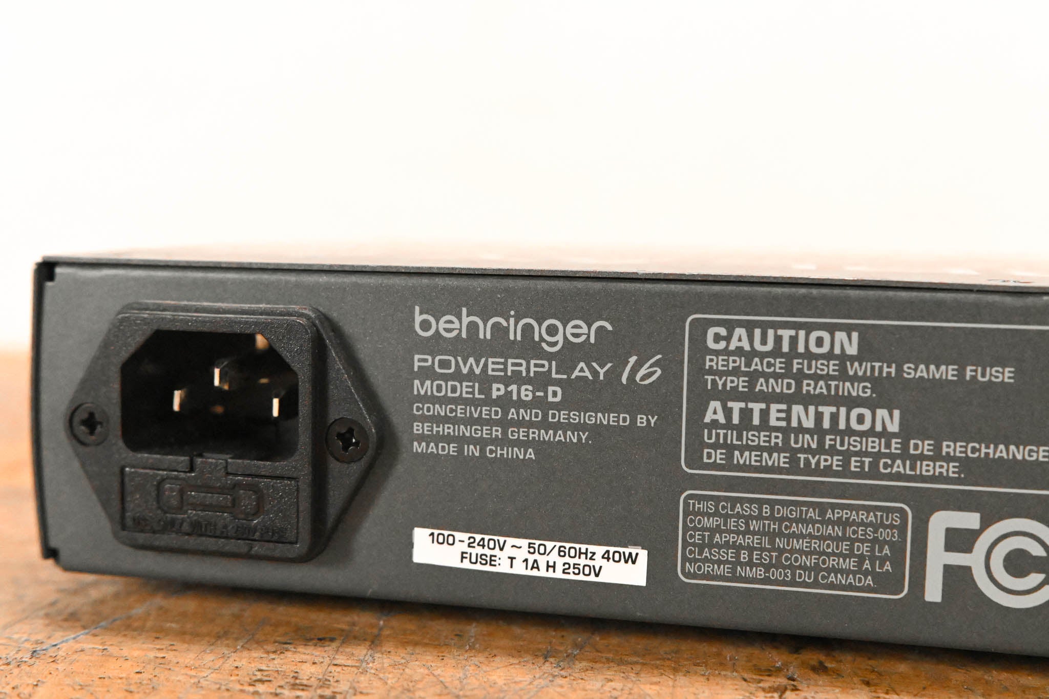 Behringer Powerplay P16-D 16-Channel Distribution Module
