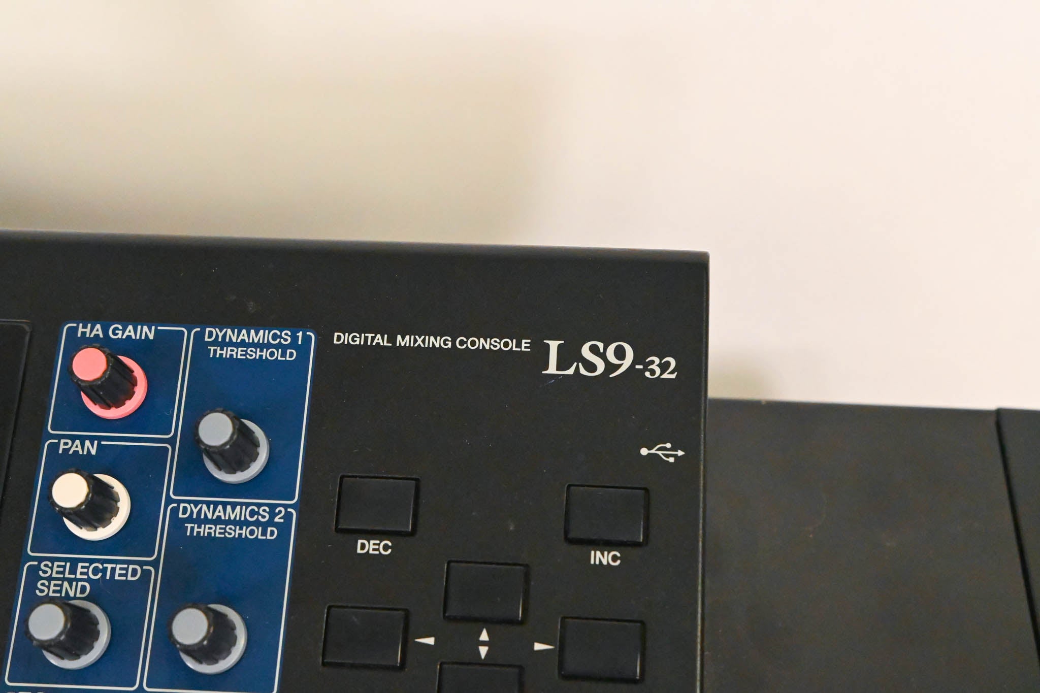 Yamaha LS9-32 32-Input Digital Mixing Console