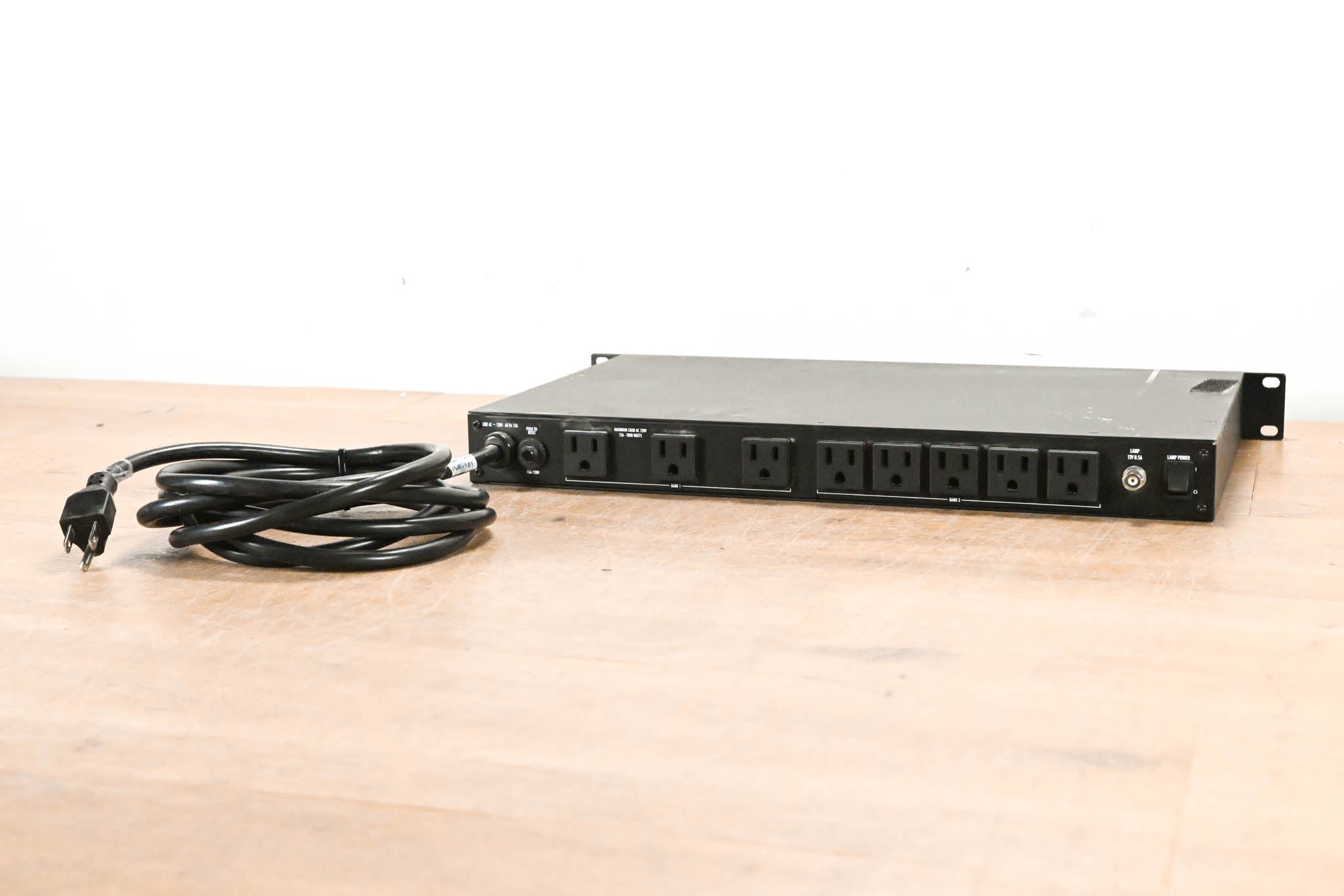 Furman PL-PLUS DMC Power Conditioner with Voltmeter/Ammeter