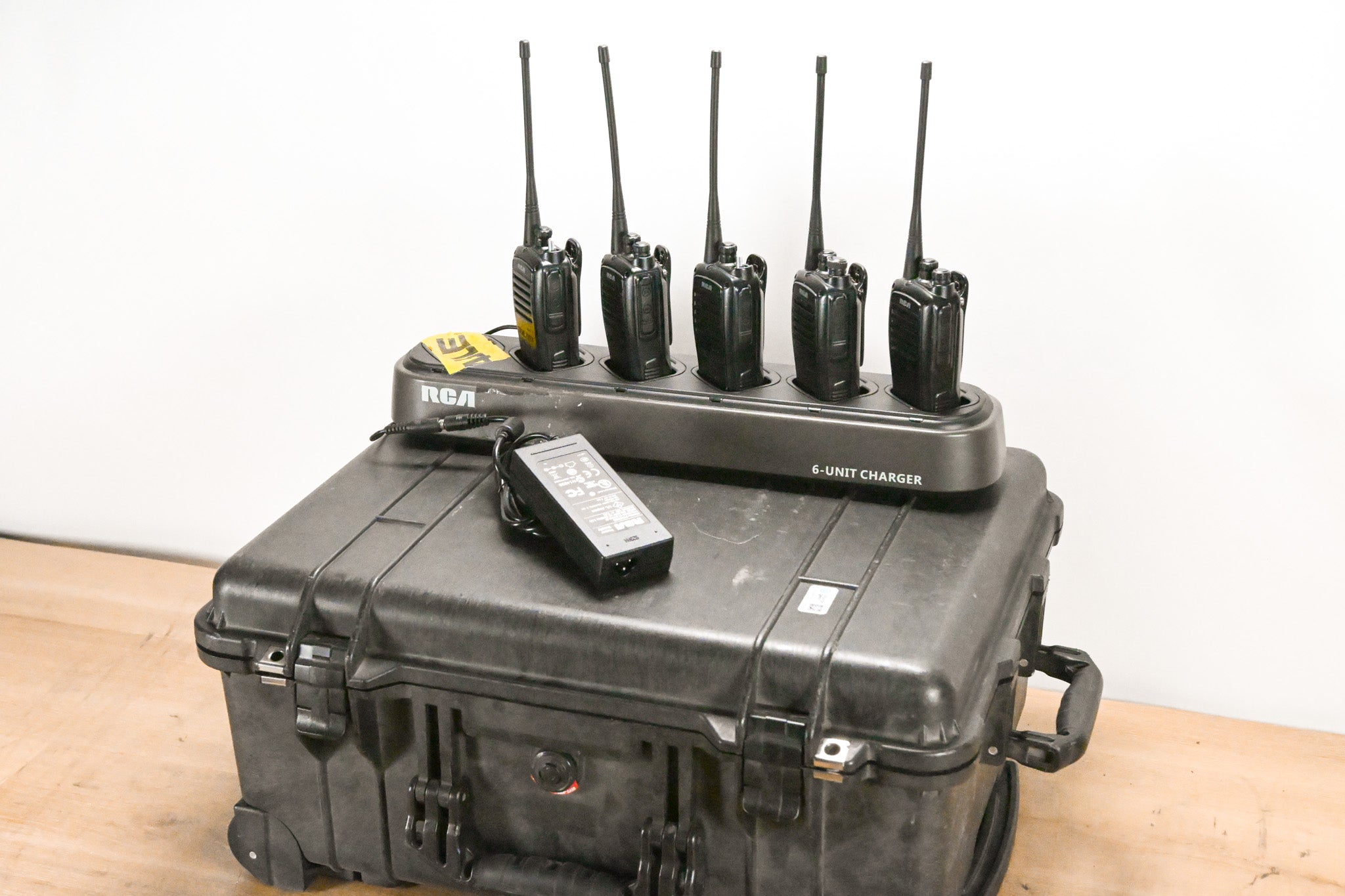 RCA BR250U Two-Way Radio 450-470MHz (5-Pack w/ Charger & Batteries)