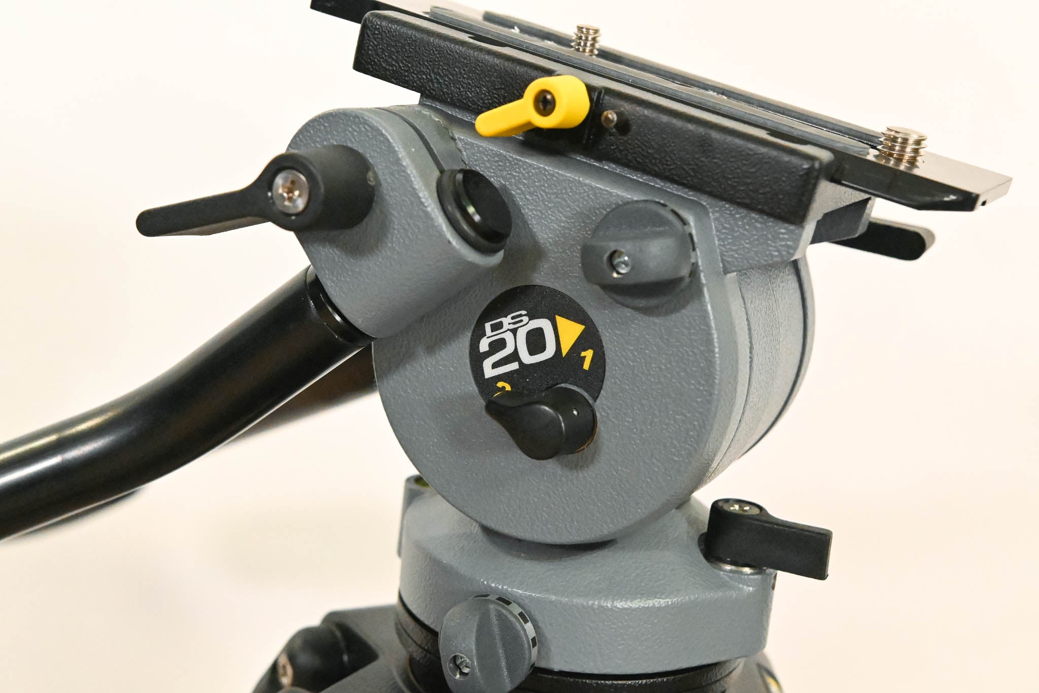 Miller DS-20 Fluid Head with 2-Stage Aluminum Tripod