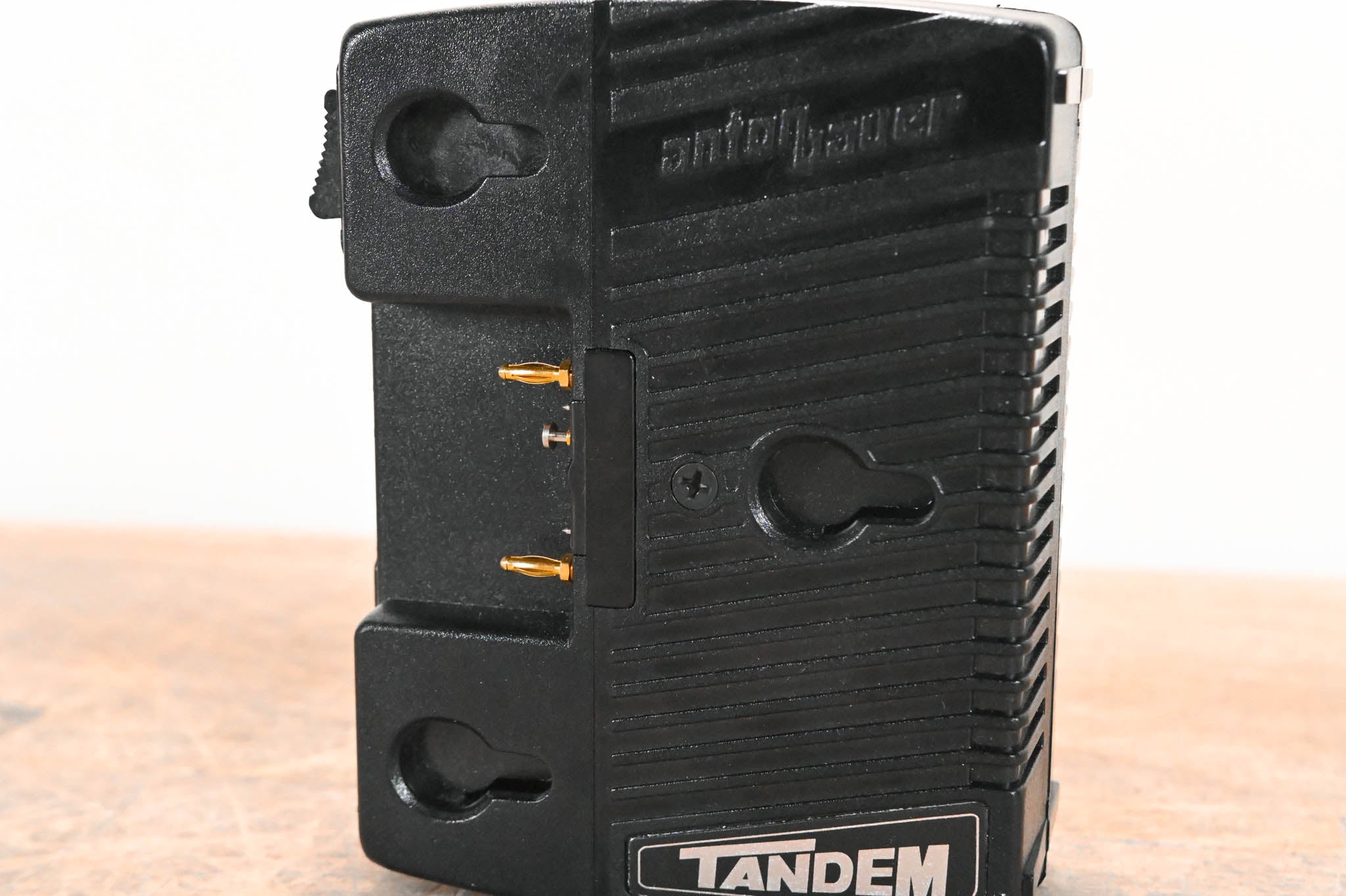 Anton Bauer Tandem-70 On-Camera AC Power/Charger