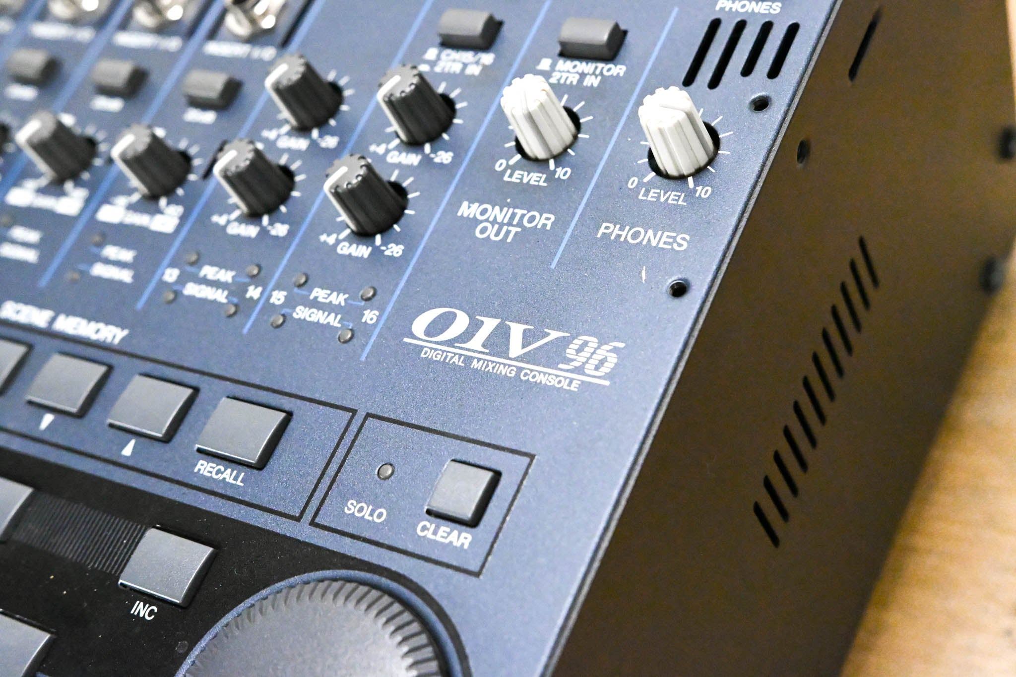 Yamaha 01V96VCM 24-Bit/96k Digital Recording Mixer