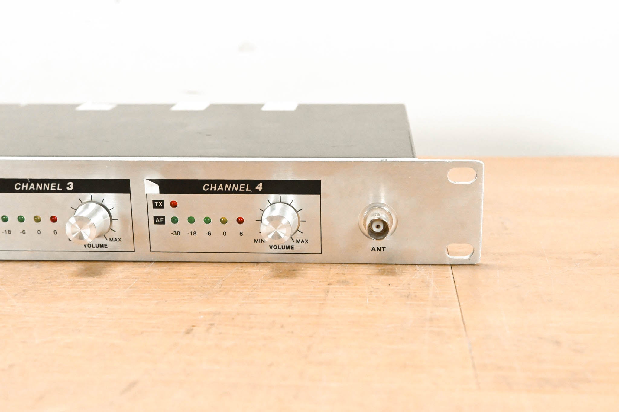 Nady U-41 Quad 4-Channel UHF Receiver (NO POWER SUPPLY)