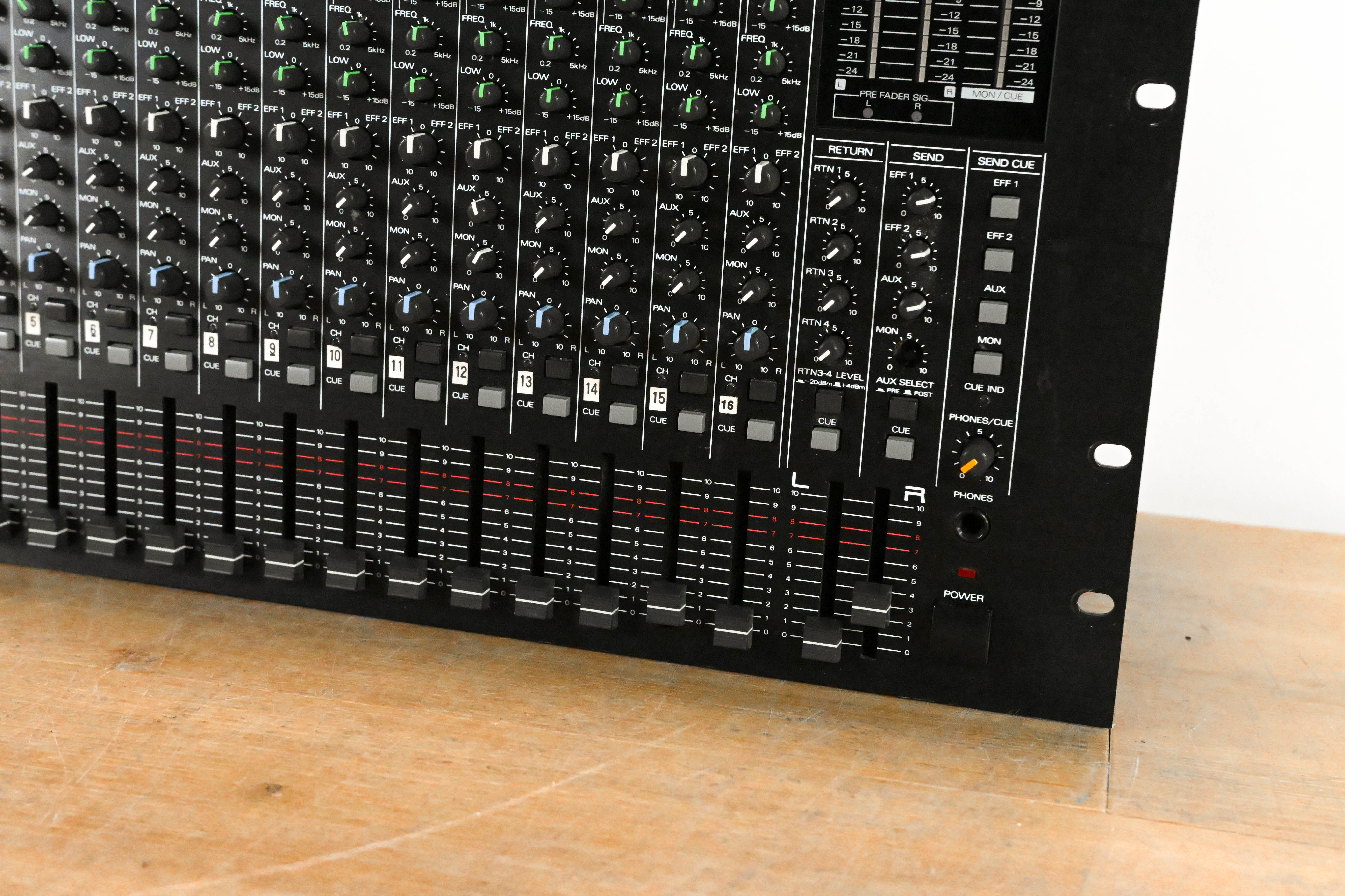 Roland M-16E 16-Channel Line Mixer