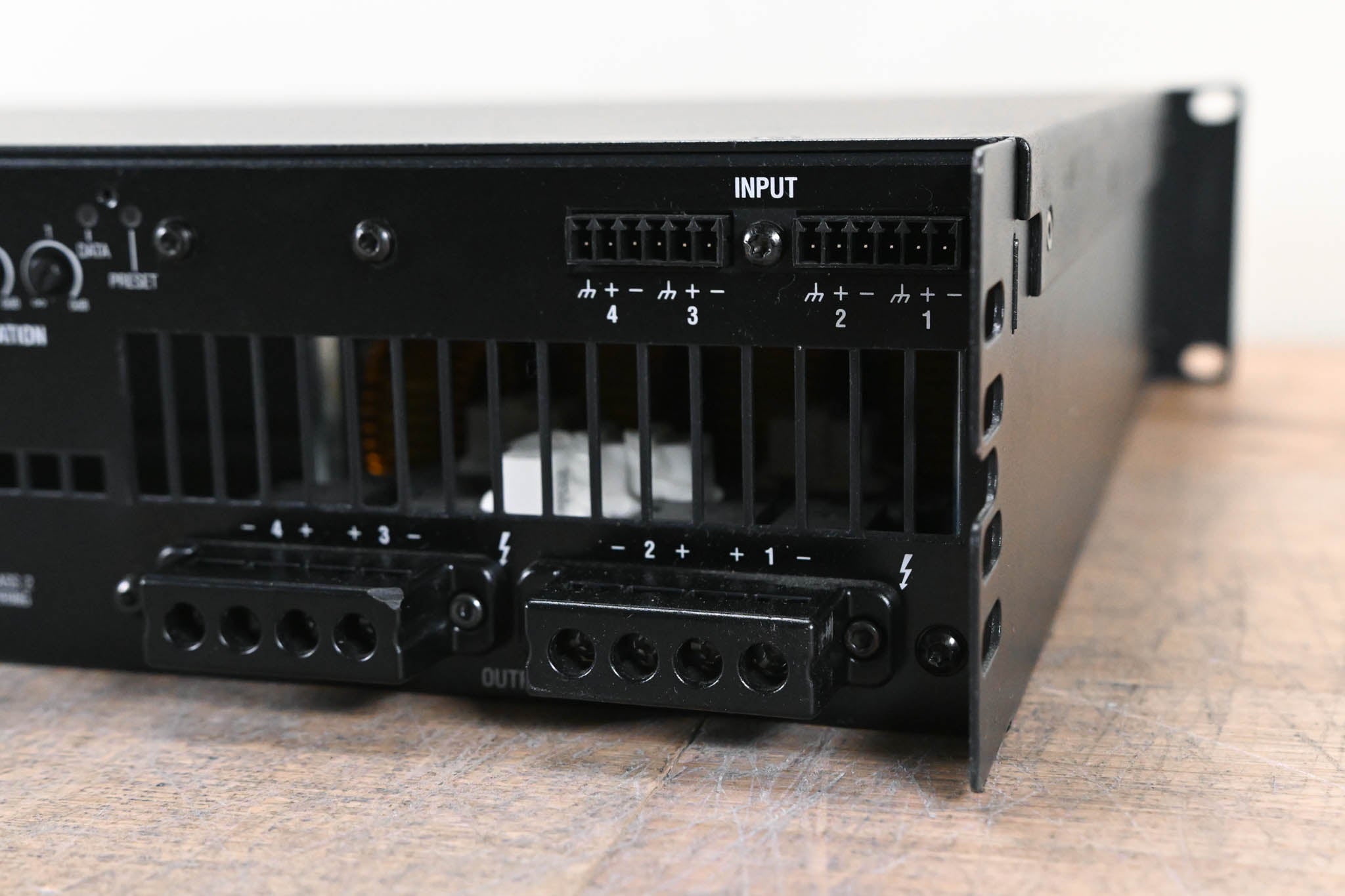 Crown DCi 4|300N DriveCore Install 4-Channel Power Amplifier